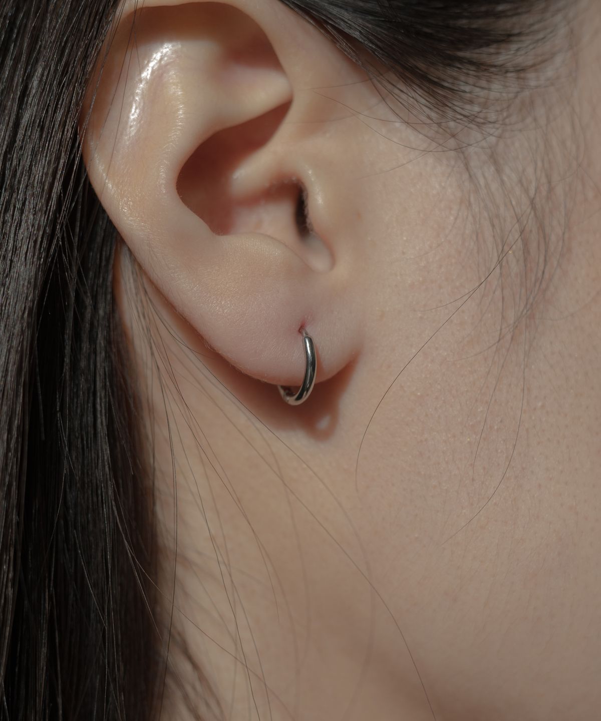 노비스도쿄(NOVICE TOKYO) 얇은 힌지 후프 피어스 Hinged Thin Hoop Pierce [Stainless] (3 Size) / Silver