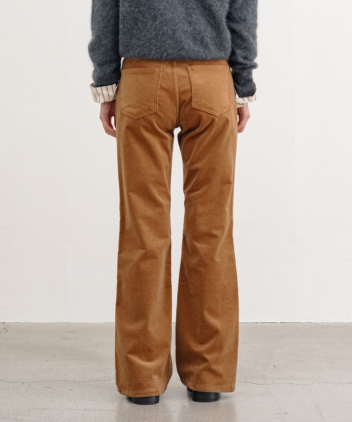 클루니(CLUNY) 16-Wale Semi Bootscut Corduroy Pants - Brown