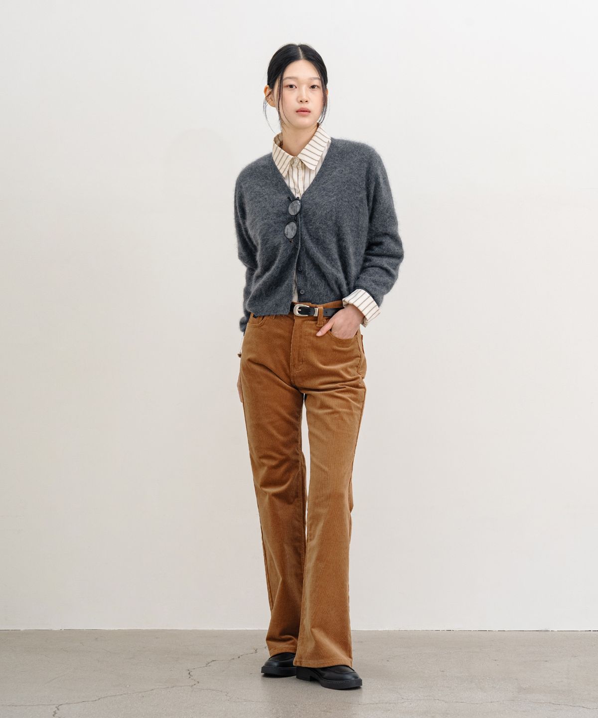 클루니(CLUNY) 16-Wale Semi Bootscut Corduroy Pants - Brown