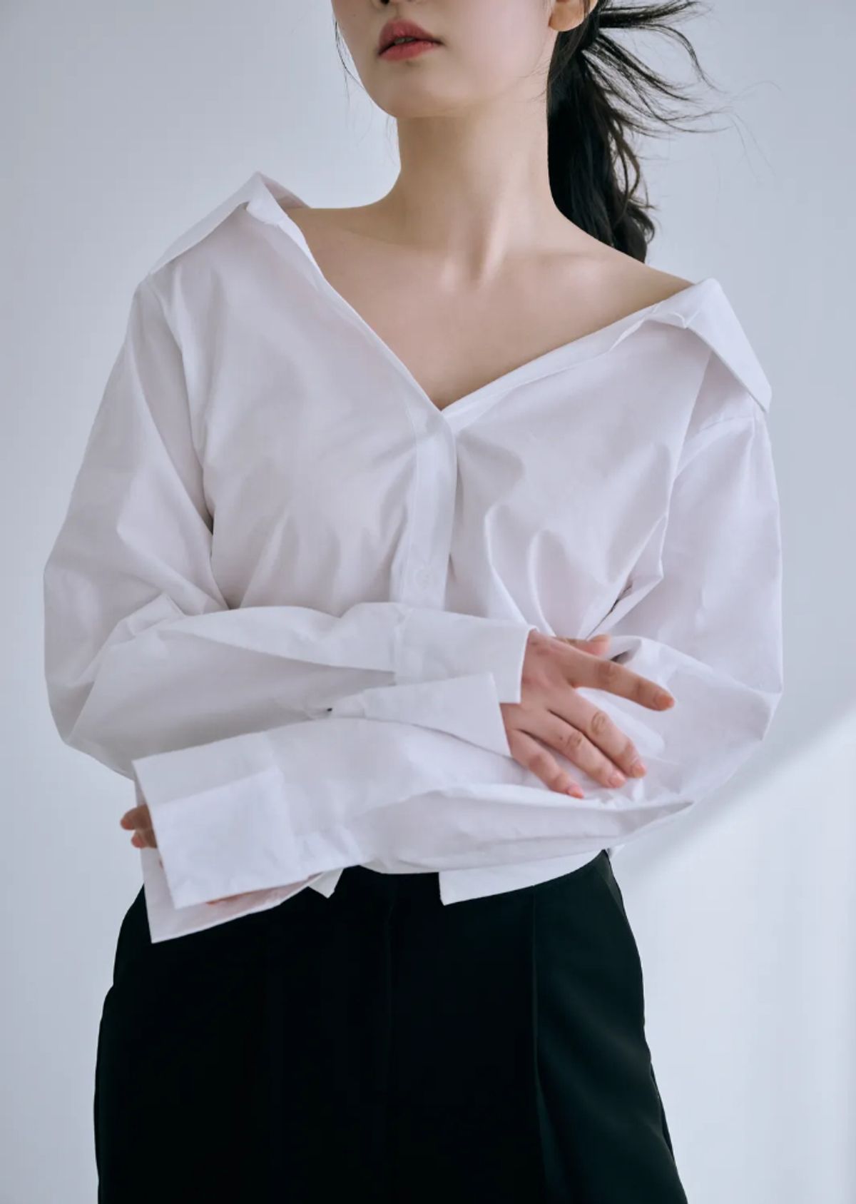 바이서우(BYSEOWOO) 미야 오프숄더 셔츠 (화이트)