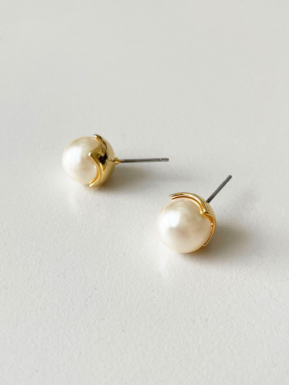 엘리오나(ELYONA) ELYONA Light Back Pearl Earrings 포인트 10mm 진주귀걸이 (Gold/Silver)