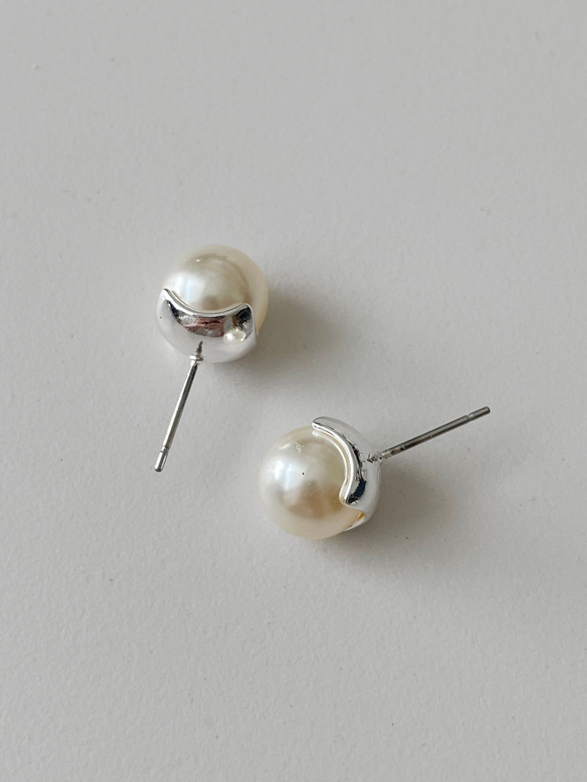 엘리오나(ELYONA) ELYONA Light Back Pearl Earrings 포인트 10mm 진주귀걸이 (Gold/Silver)