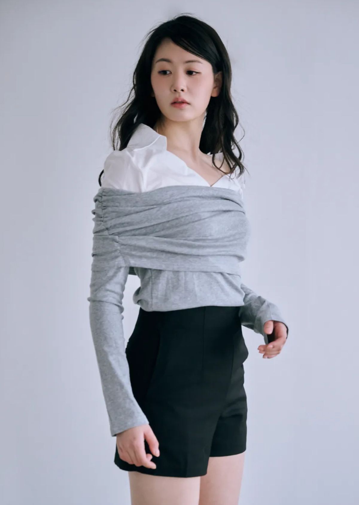 바이서우(BYSEOWOO) 제시카 오프숄더 배색 탑 (그레이)