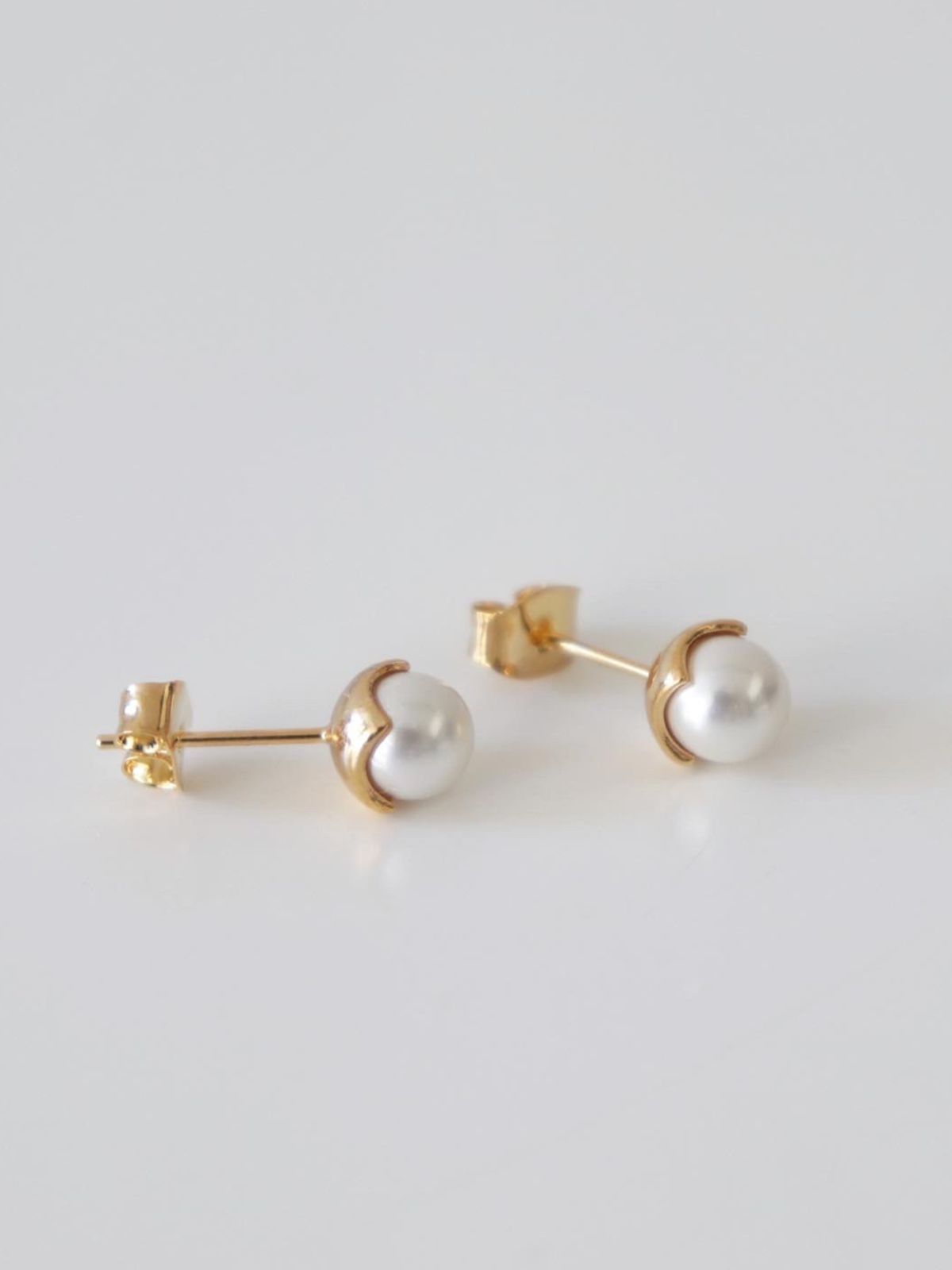 엘리오나(ELYONA) ELYONA Light Back Pearl Earrings 데일리 6mm 진주귀걸이 (Gold/Silver)