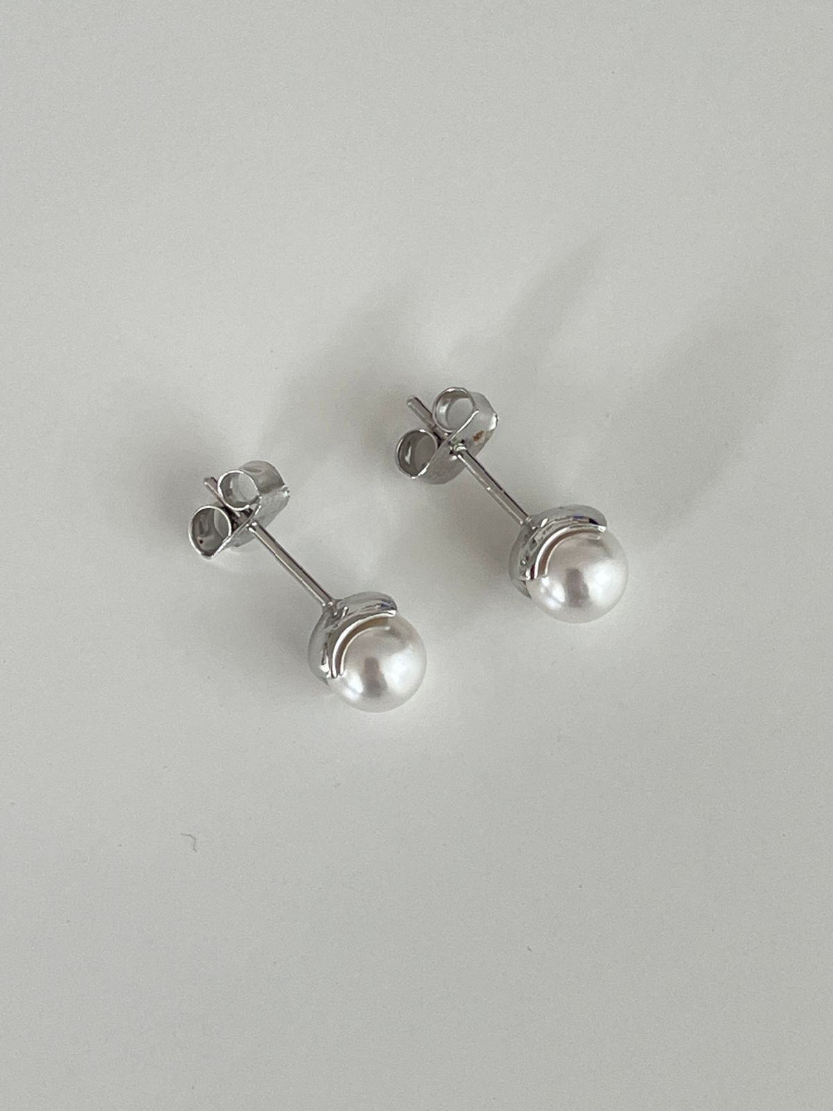 엘리오나(ELYONA) ELYONA Light Back Pearl Earrings 데일리 6mm 진주귀걸이 (Gold/Silver)