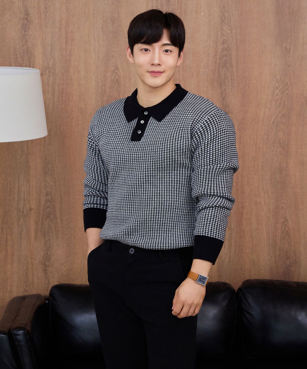 핵쿨남(HECKCOOLNAM) 어깨넓어보이는 머슬핏 울 깅엄 체크 카라 니트 긴팔