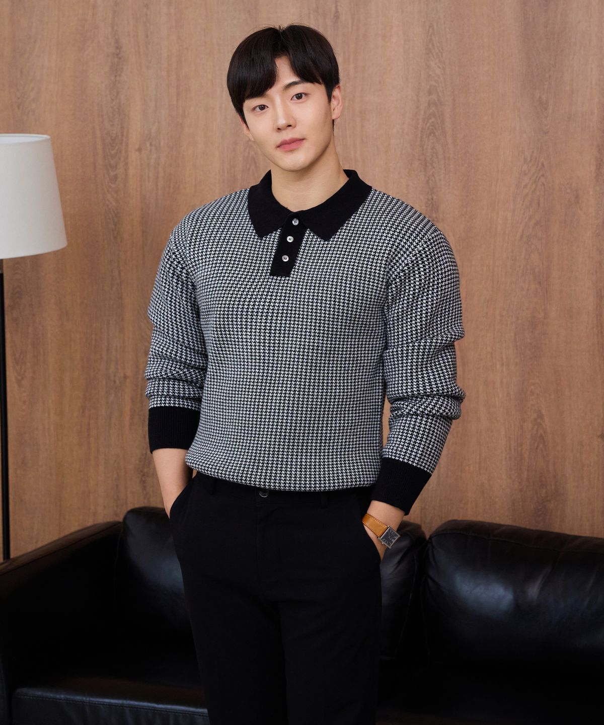 핵쿨남(HECKCOOLNAM) 어깨넓어보이는 머슬핏 울 깅엄 체크 카라 니트 긴팔