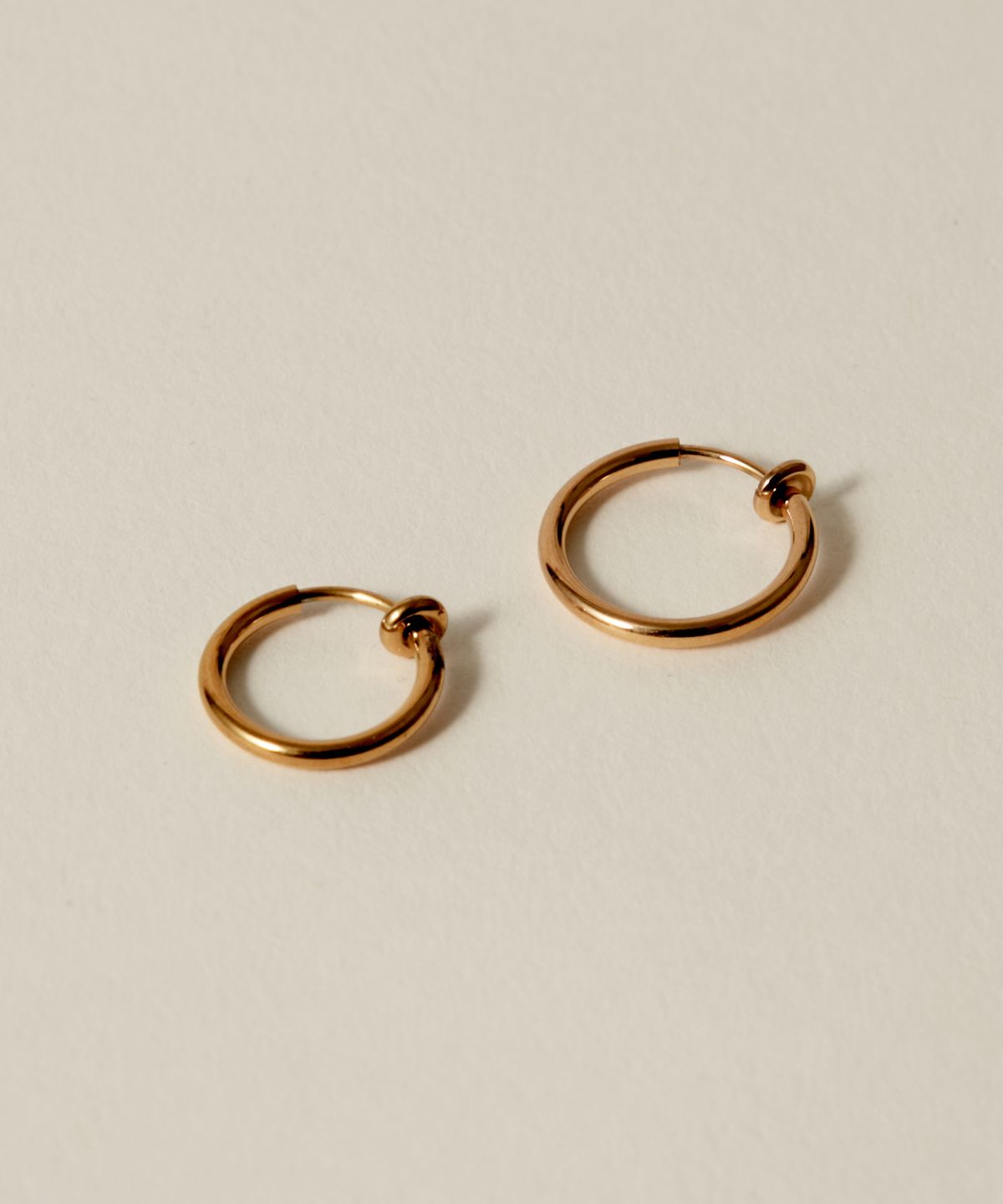 노비스도쿄(NOVICE TOKYO) 심플 후프 귀걸이 Simple Hoop Earring [Stainless] / Gold