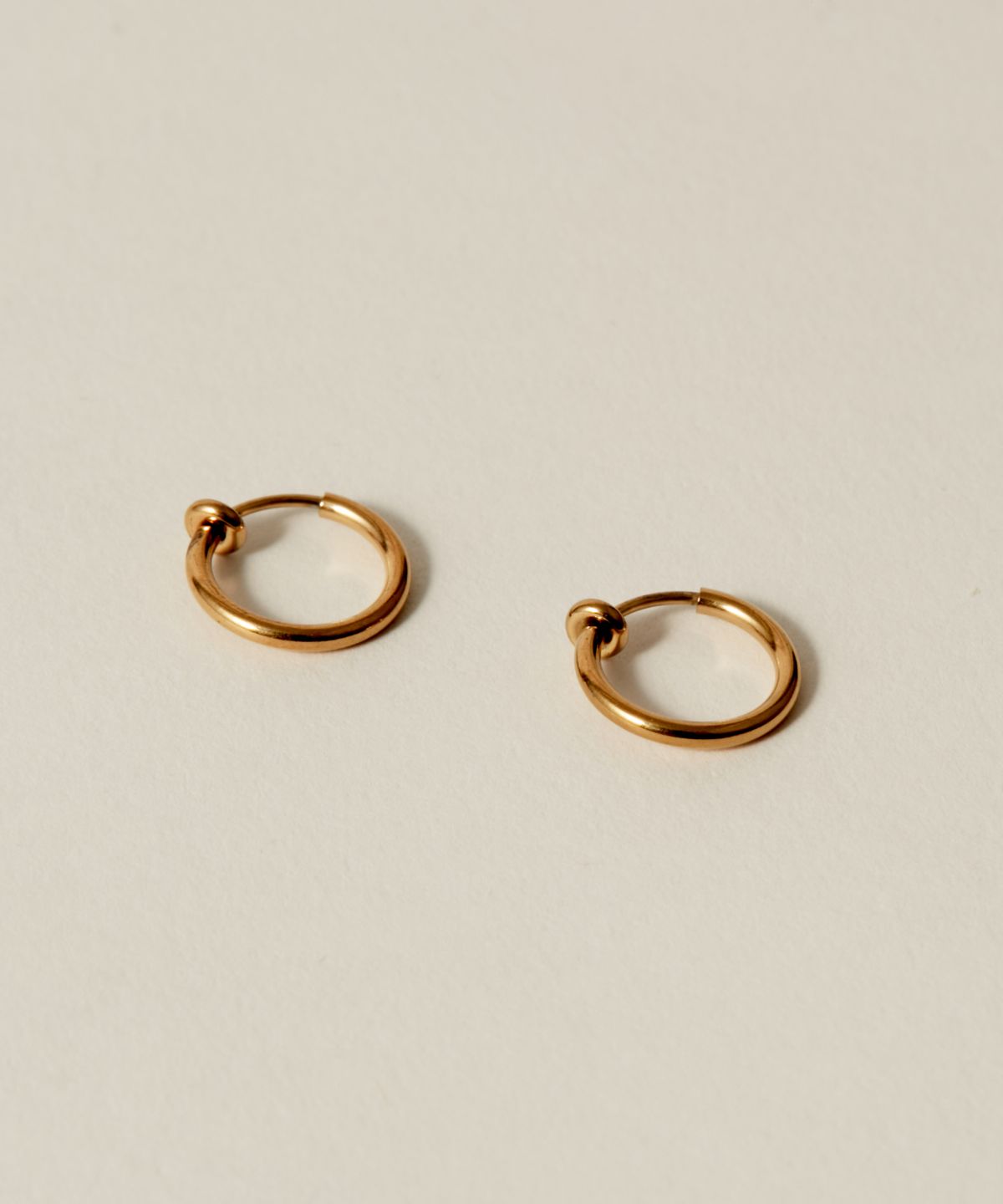 노비스도쿄(NOVICE TOKYO) 심플 후프 귀걸이 Simple Hoop Earring [Stainless] / Gold