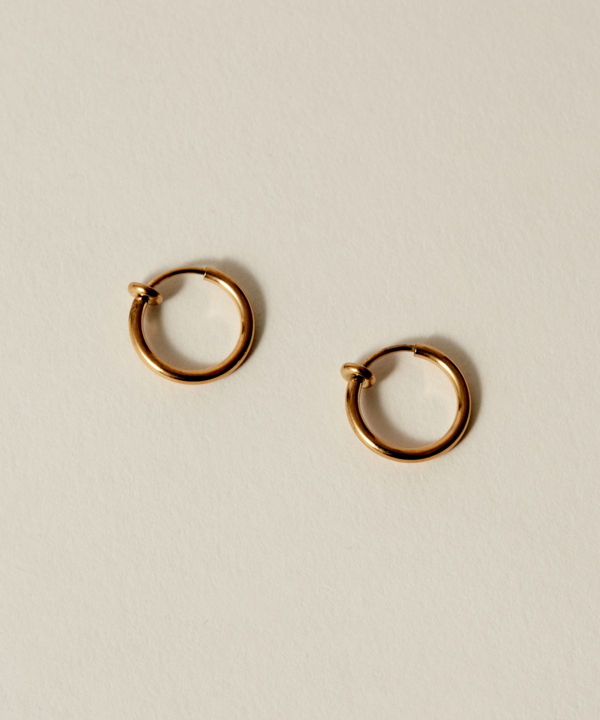 노비스도쿄(NOVICE TOKYO) 심플 후프 귀걸이 Simple Hoop Earring [Stainless] / Gold