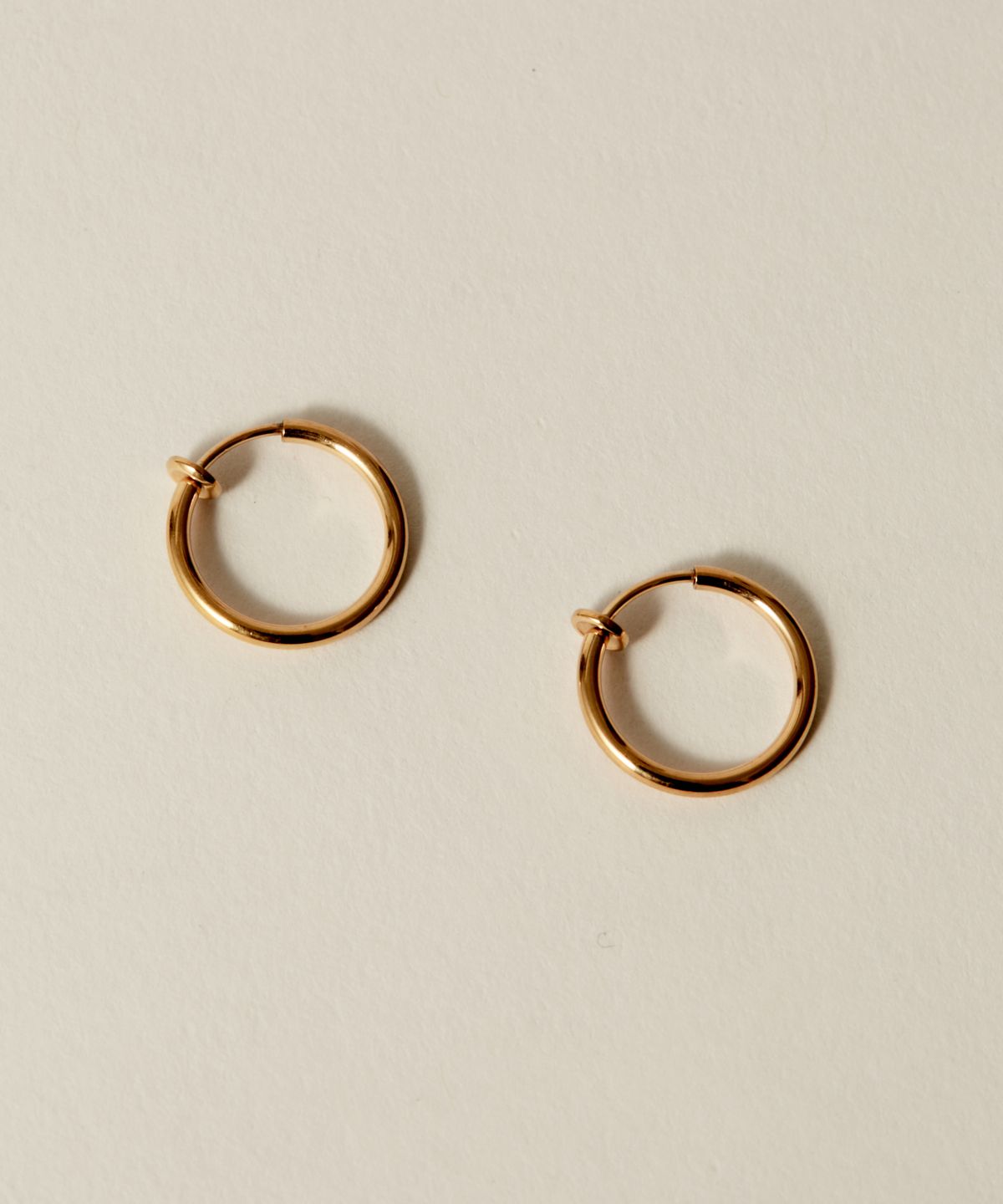 노비스도쿄(NOVICE TOKYO) 심플 후프 귀걸이 Simple Hoop Earring [Stainless] / Gold