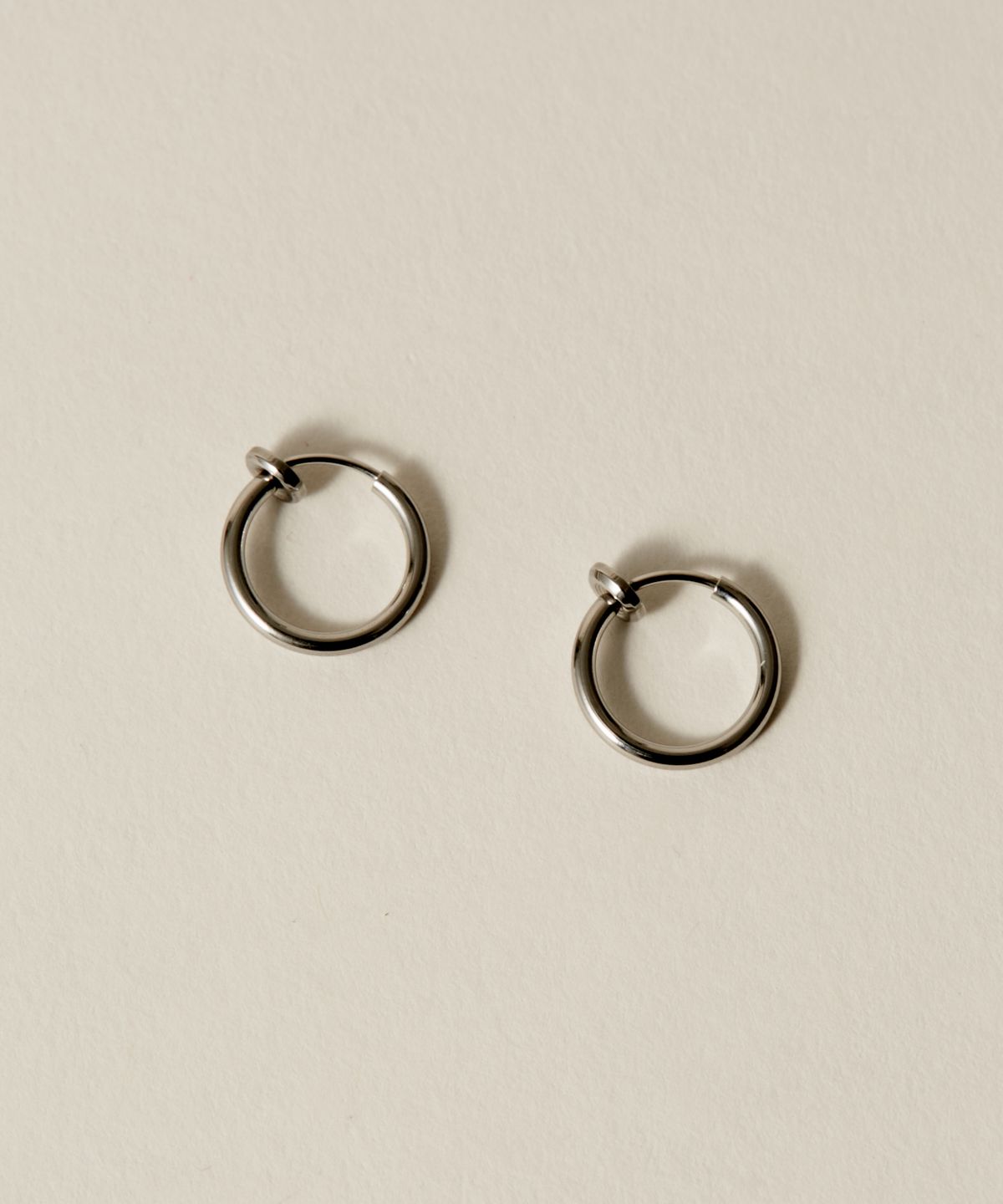 노비스도쿄(NOVICE TOKYO) 심플 후프 귀걸이 Simple Hoop Earring [Stainless]  / Silver