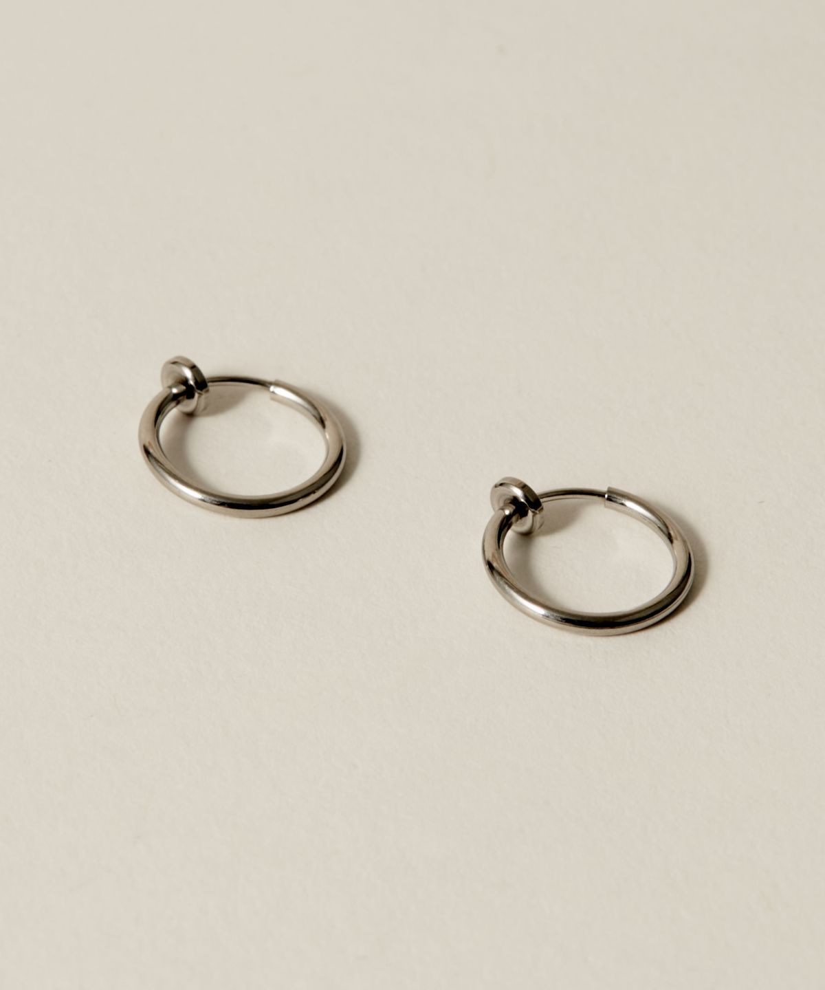 노비스도쿄(NOVICE TOKYO) 심플 후프 귀걸이 Simple Hoop Earring [Stainless]  / Silver