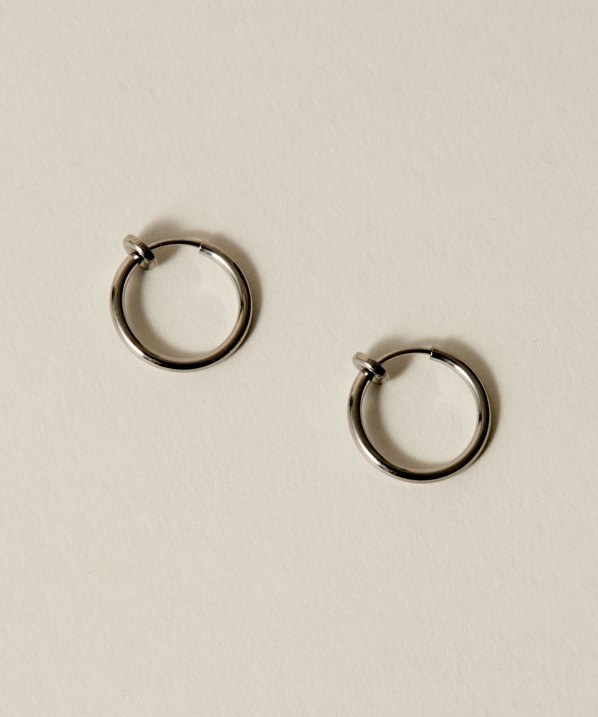 노비스도쿄(NOVICE TOKYO) 심플 후프 귀걸이 Simple Hoop Earring [Stainless]  / Silver