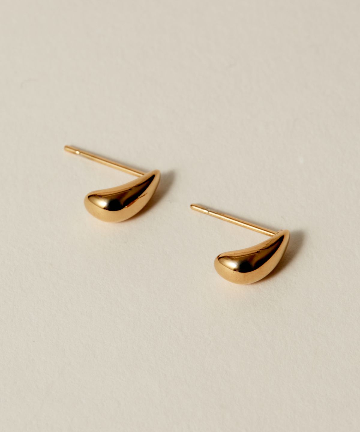 노비스도쿄(NOVICE TOKYO) 타이니 드롭 피어스 Tiny Drop Pierce [Stainless] / Gold