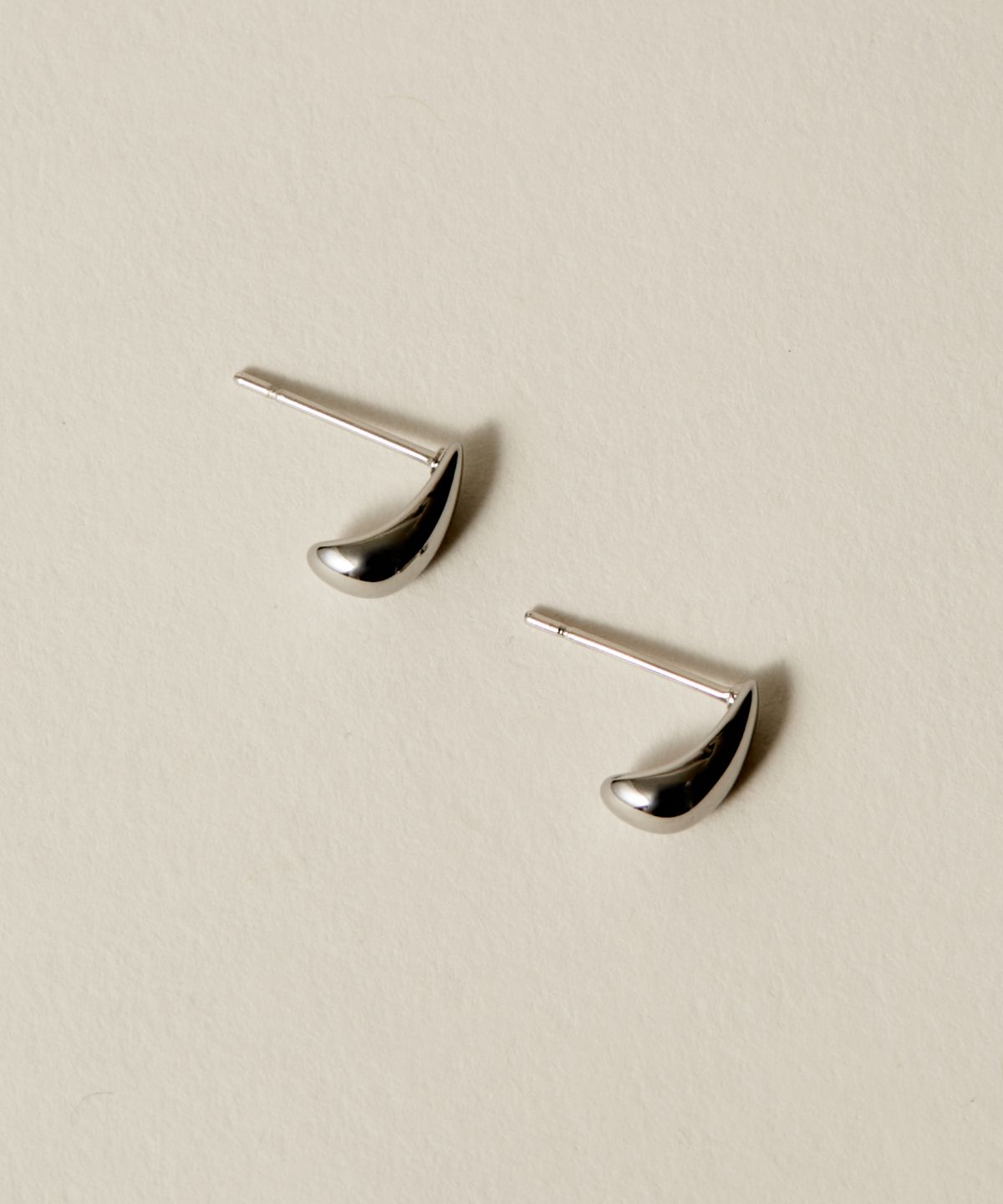 노비스도쿄(NOVICE TOKYO) 타이니 드롭 피어스 Tiny Drop Pierce [Stainless] / Silver