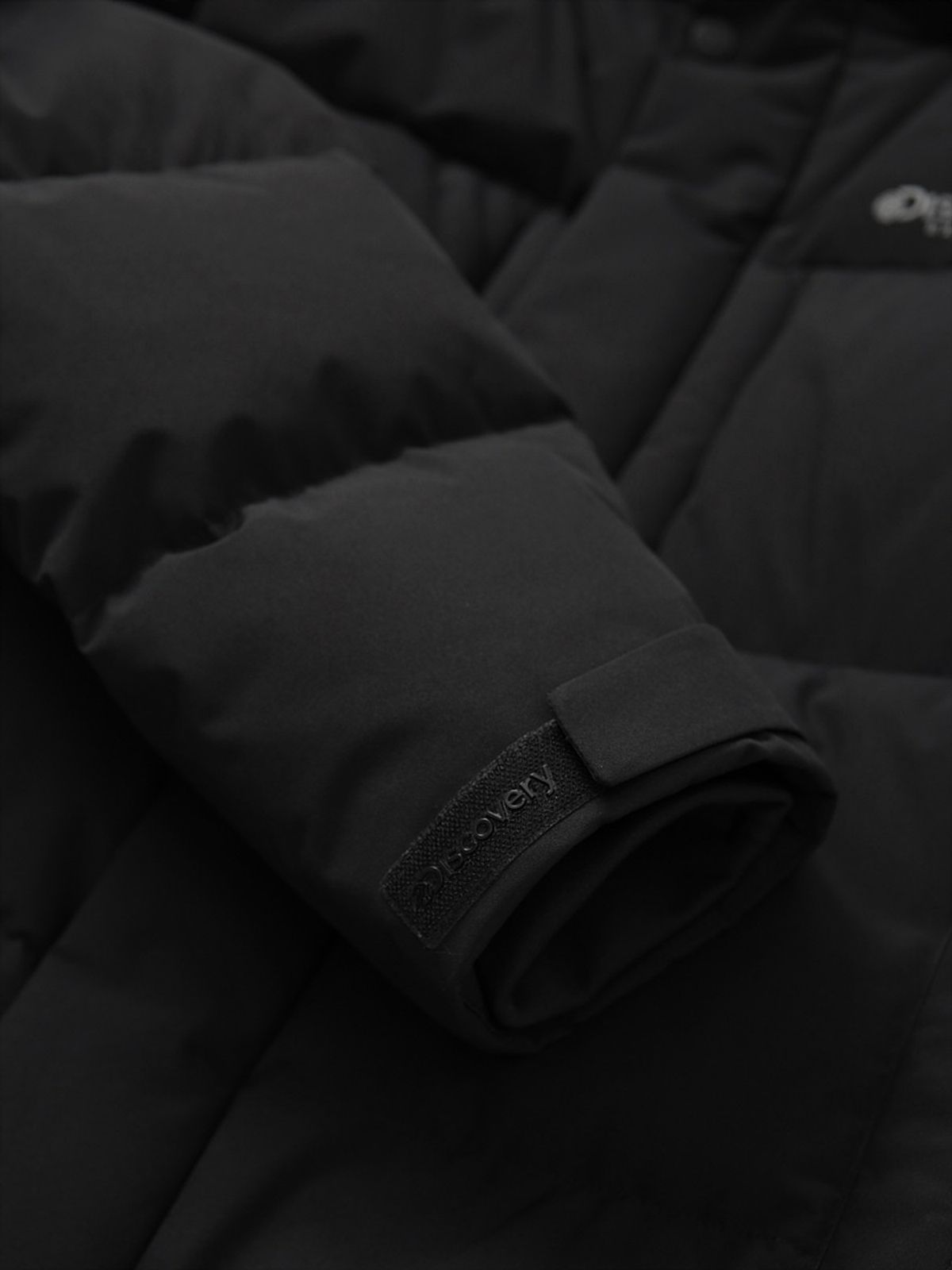디스커버리 익스페디션(DISCOVERY EXPEDITION) 남성 레스터G 구스다운 숏패딩 (BLACK)