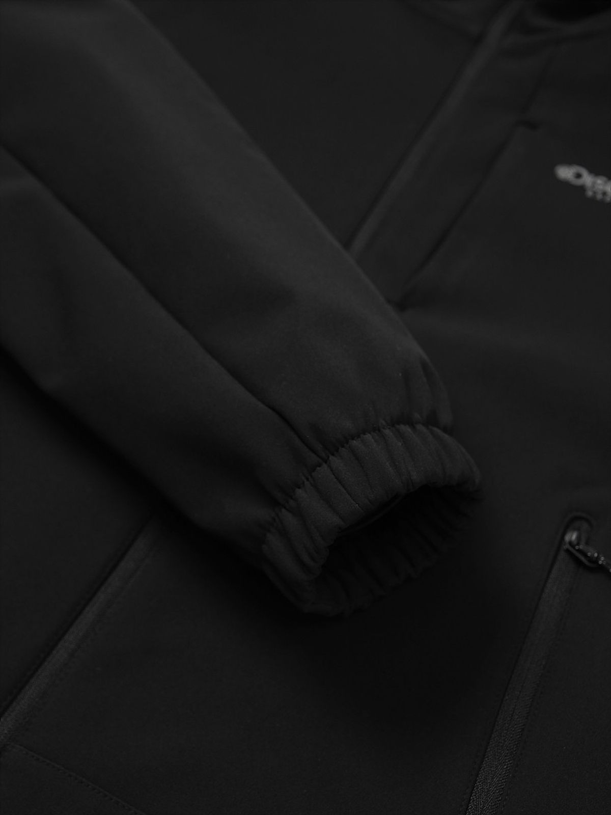 디스커버리 익스페디션(DISCOVERY EXPEDITION) 여성 3LAYER 본딩 트레이닝 자켓 (BLACK)