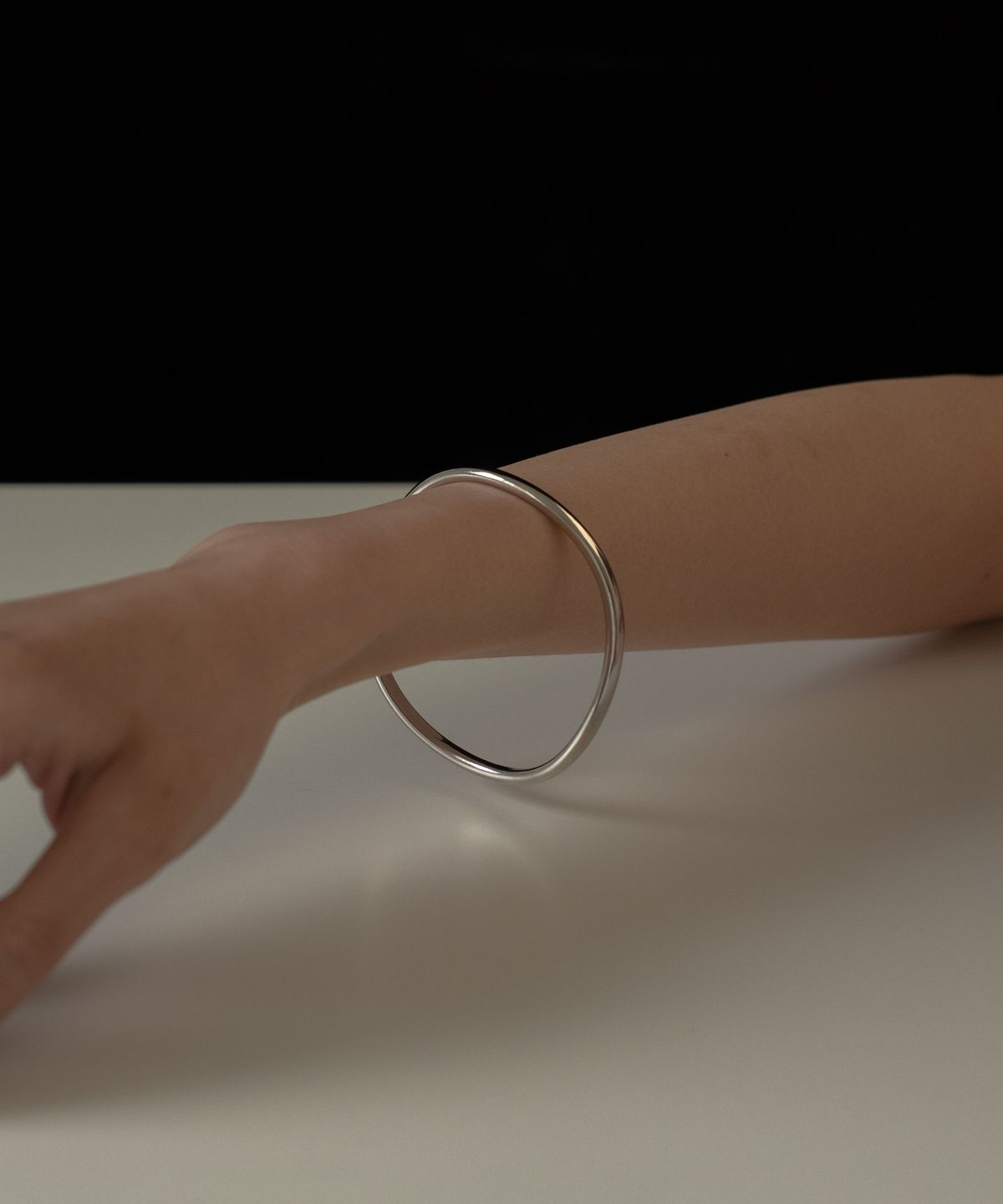 노비스도쿄(NOVICE TOKYO) 물결 링 뱅글 Undulating Ring Bangle / Silver