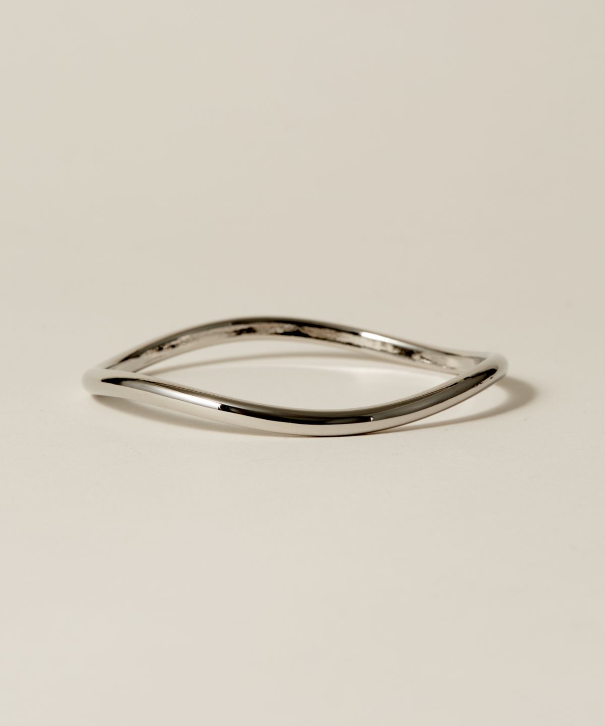 노비스도쿄(NOVICE TOKYO) 물결 링 뱅글 Undulating Ring Bangle / Silver