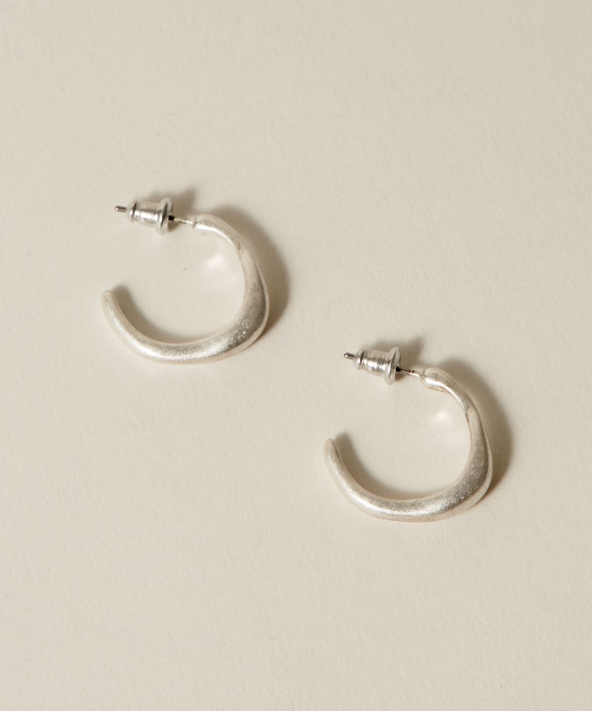 노비스도쿄(NOVICE TOKYO) 빈티지 뉘앙스 후프 피어스 Vintage Nuance Hoop Pierce / Silver