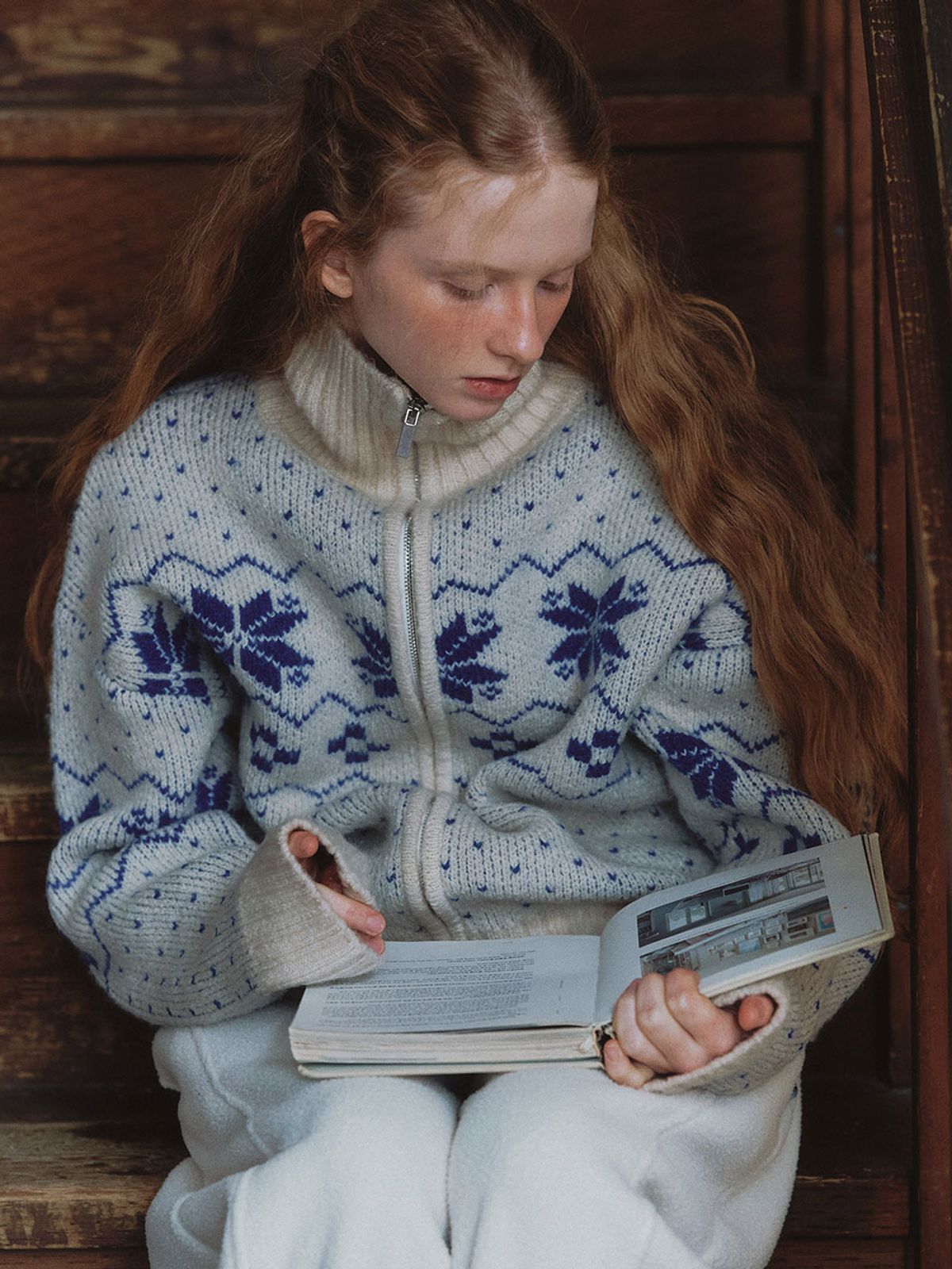 클루니(CLUNY) Nordic Wool Jacquard TwoWay ZipUp Knit - cream blue