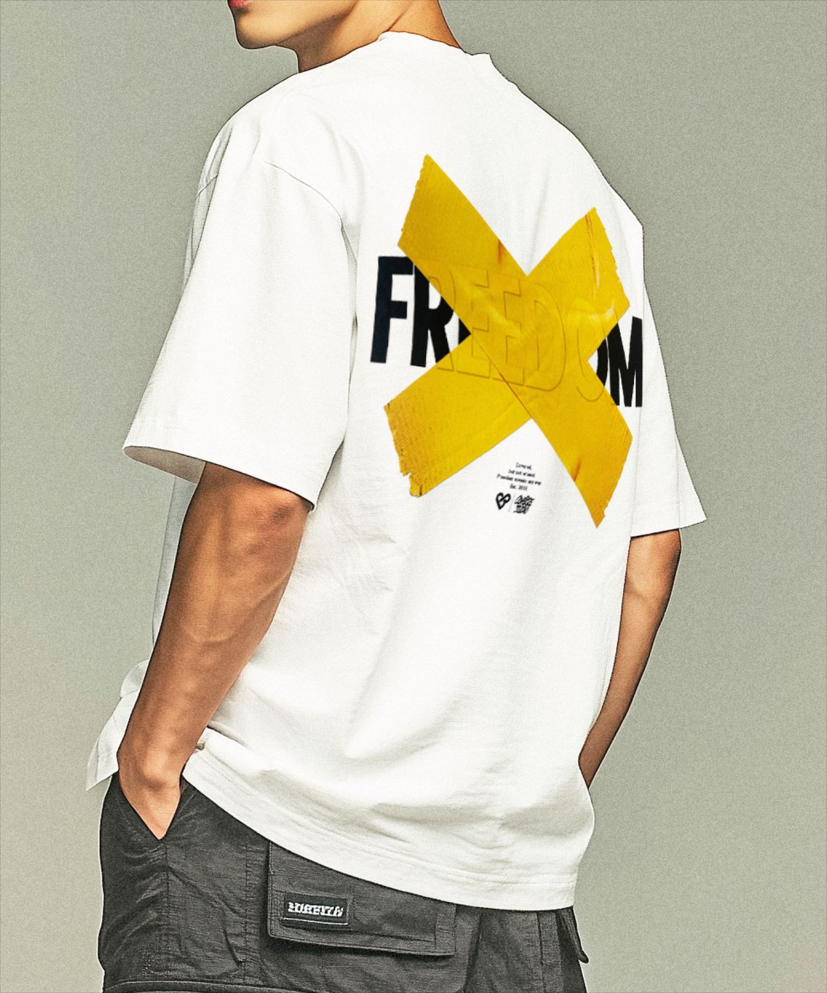 커버라이즈(COVERIZE) FREEDOM YELLOW  그래픽 티셔츠 (WHITE)