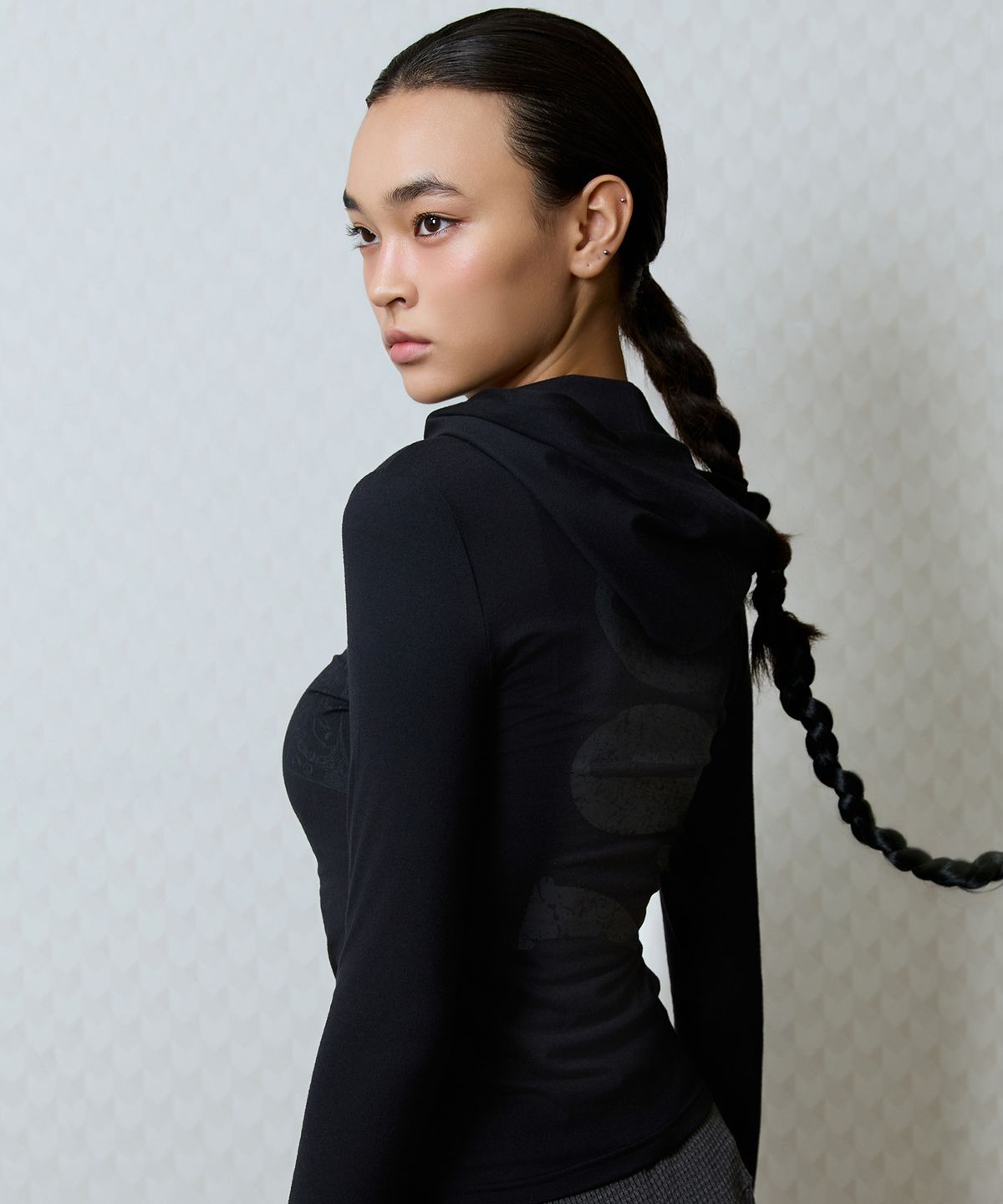 러브이즈트루(LUVISTRUE) GT 007 HOODED T-SHIRT(BLACK)