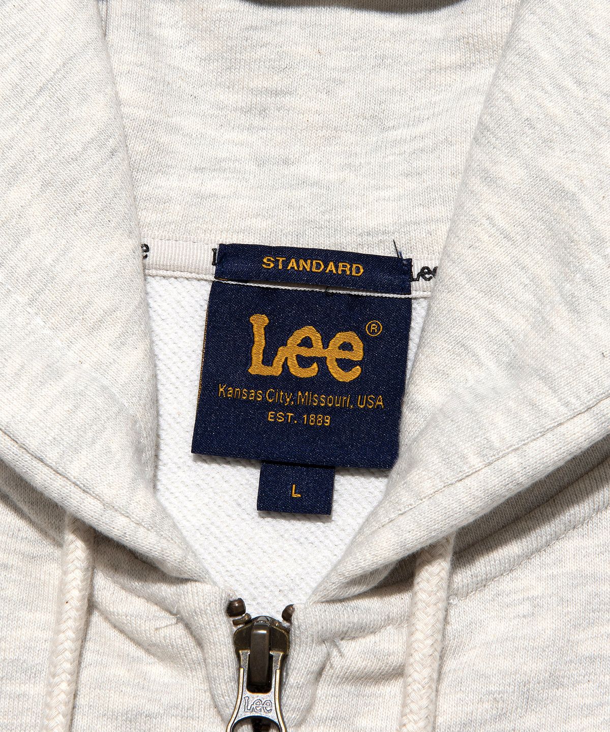 리(LEE) 스몰 트위치 로고 후드 집업 오트밀