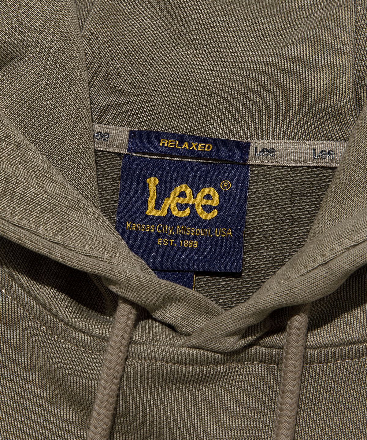 리(LEE) 다이드 라벨 후드 티셔츠 피그먼트 브라운