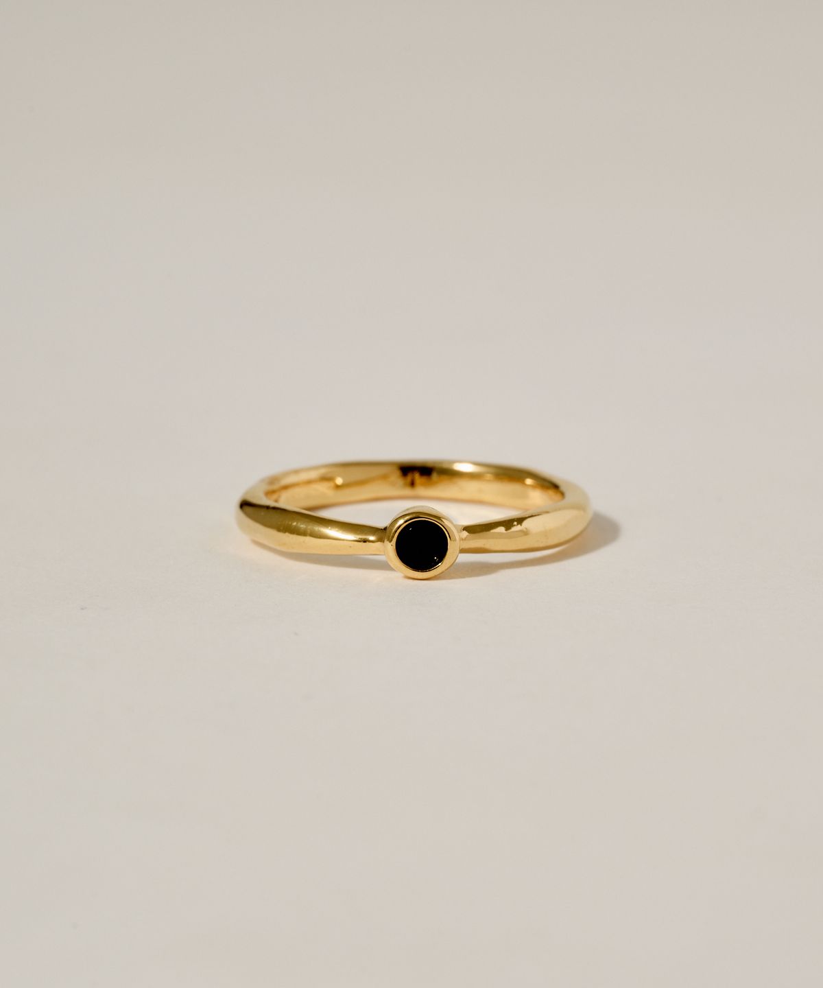 노비스도쿄(NOVICE TOKYO) 스몰 클래식 스톤 모티프 링 Small Classic Stone Motif Ring / Gold