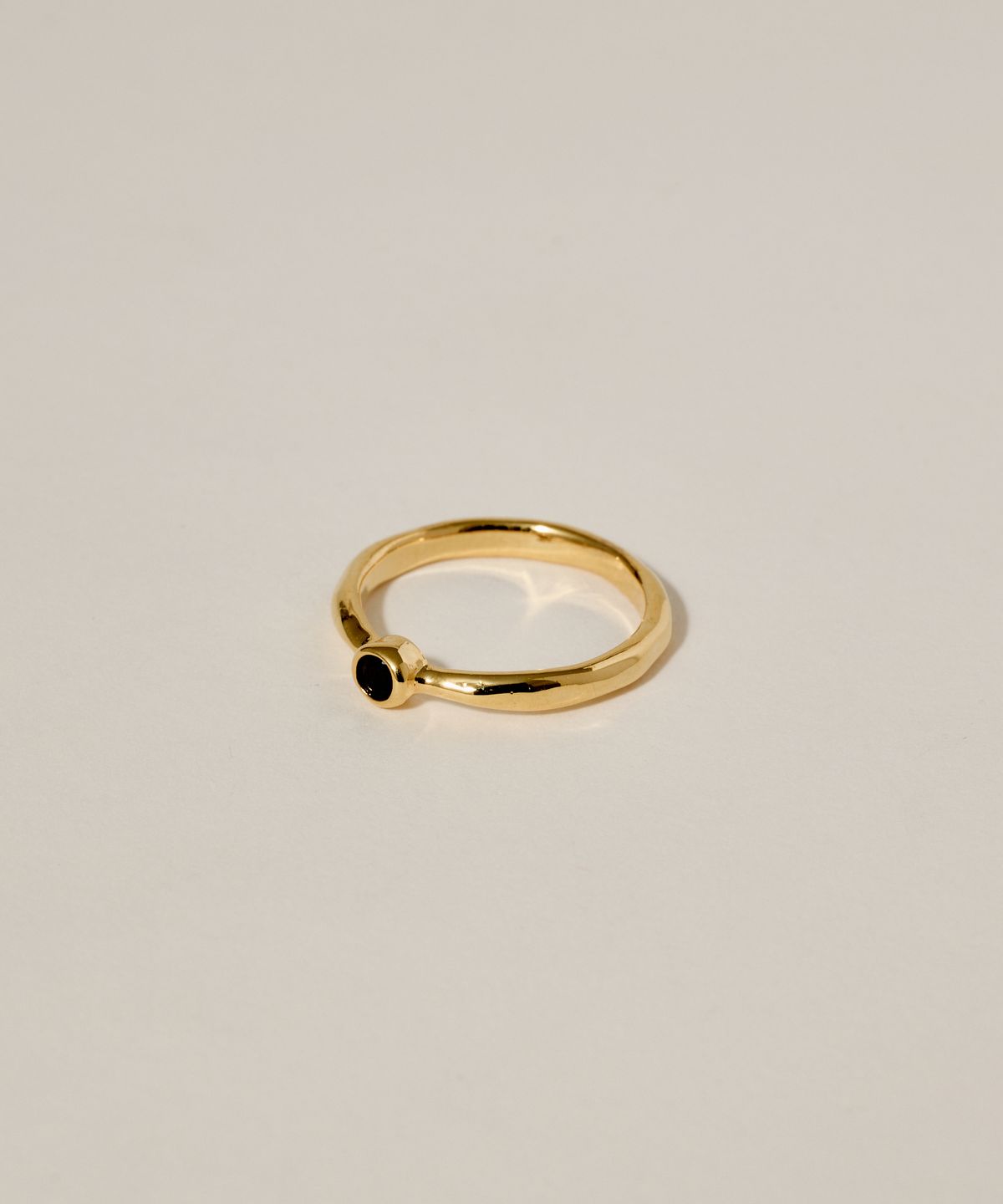 노비스도쿄(NOVICE TOKYO) 스몰 클래식 스톤 모티프 링 Small Classic Stone Motif Ring / Gold