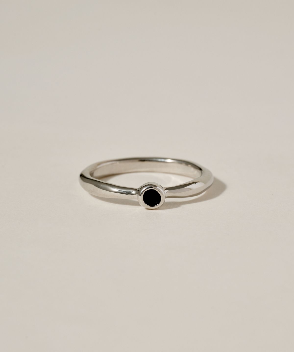 노비스도쿄(NOVICE TOKYO) 스몰 클래식 스톤 모티프 링 Small Classic Stone Motif Ring / Silver