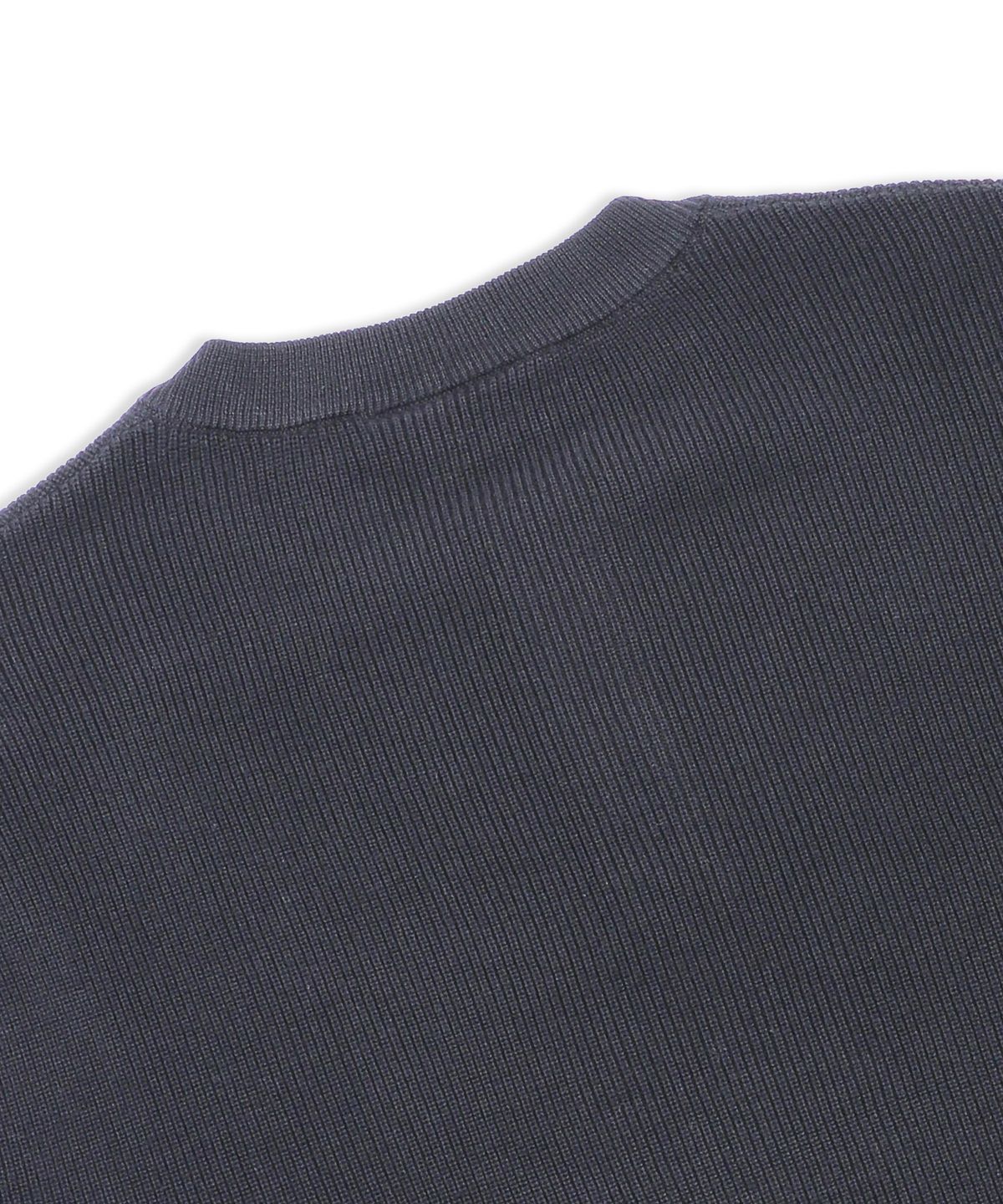 엑스톤즈(XTONZ) XTK166 루즈핏 헨리넥 풀오버 니트 (CHARCOAL)