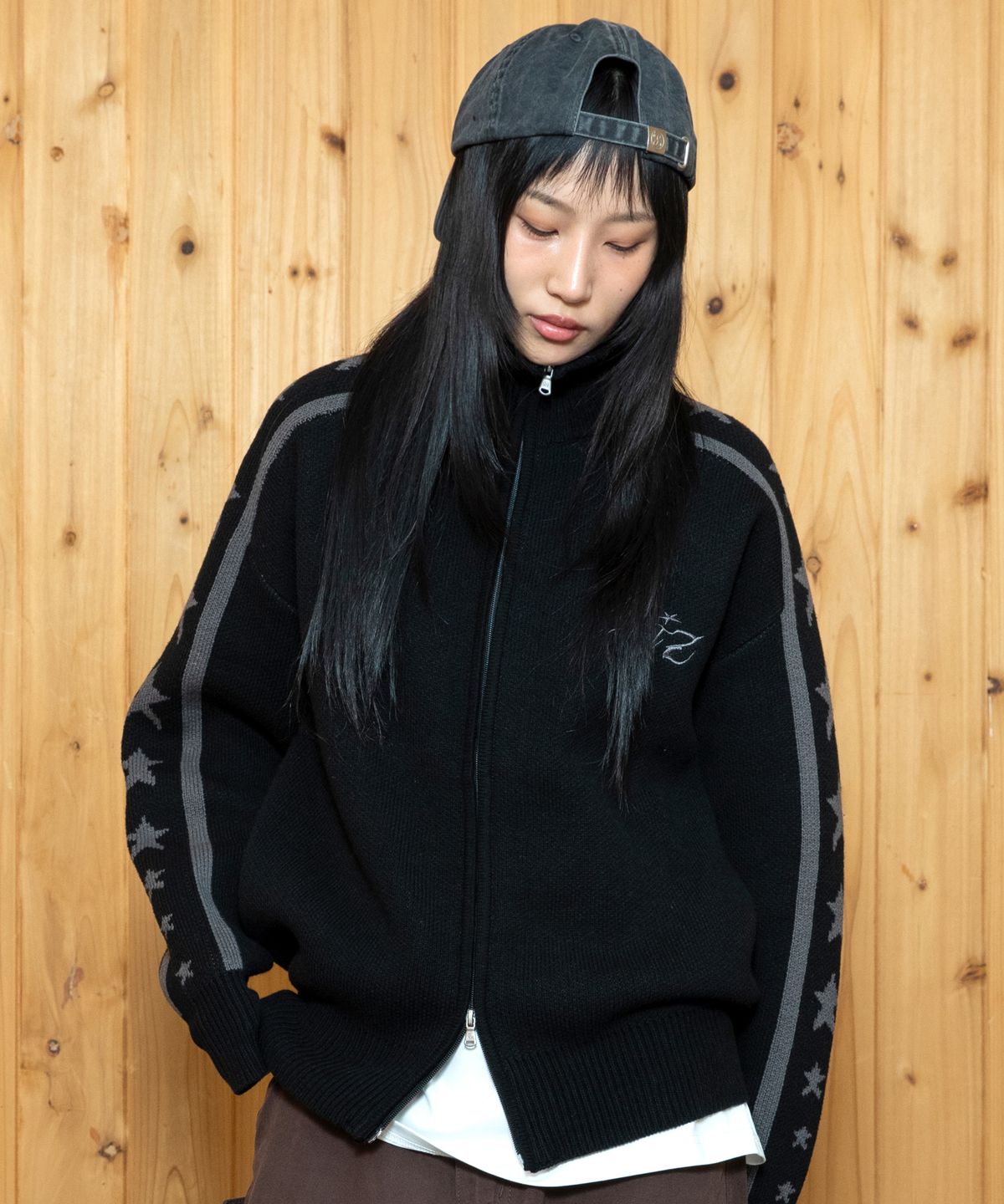 엑스톤즈(XTONZ) XTK173 레스타 트랙 니트 집업 (BLACK)