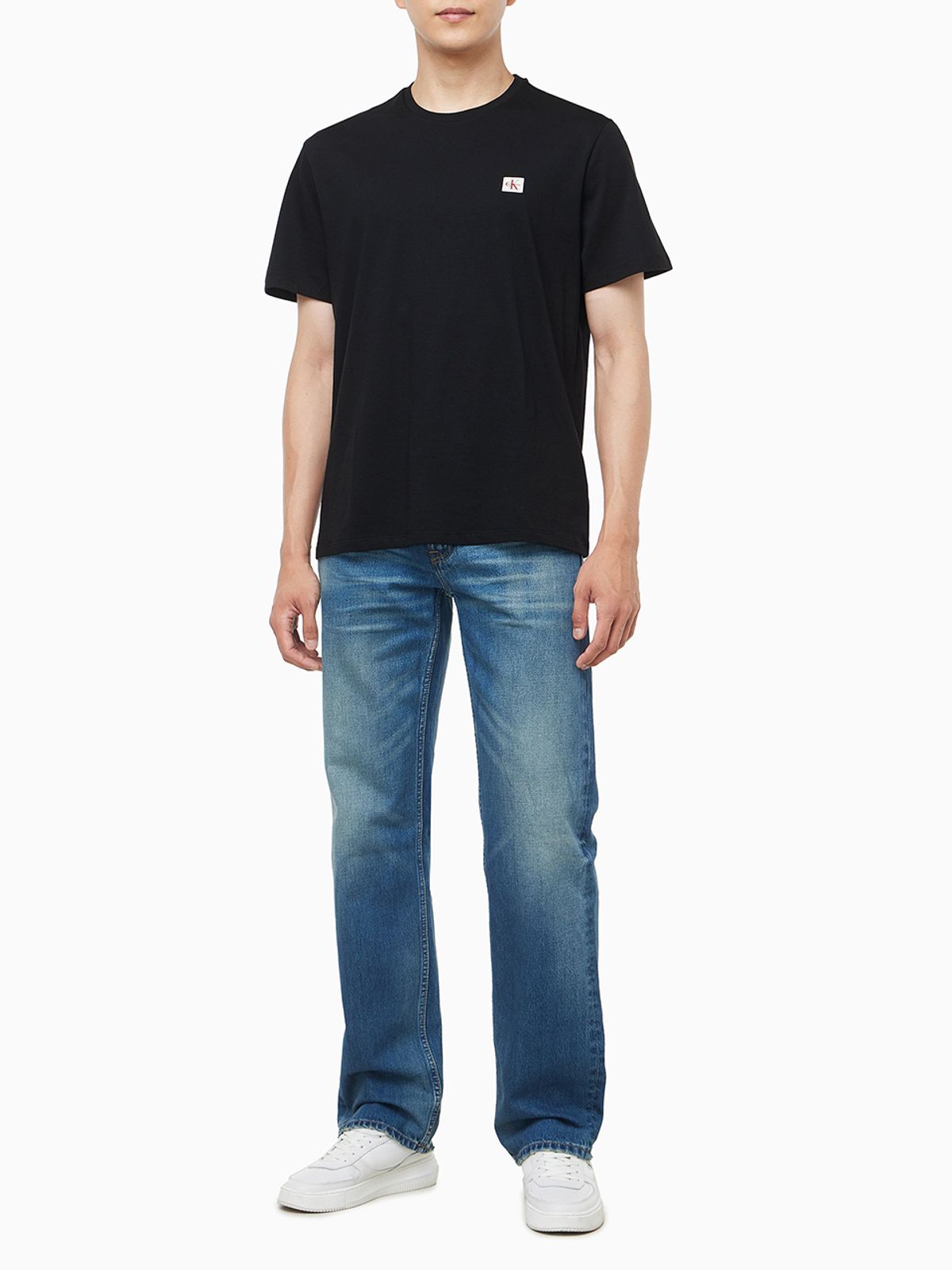 캘빈클라인 진(CALVIN KLEIN JEANS) 클래식핏 뱃지 로고 반팔 티셔츠 4RC272G UB1