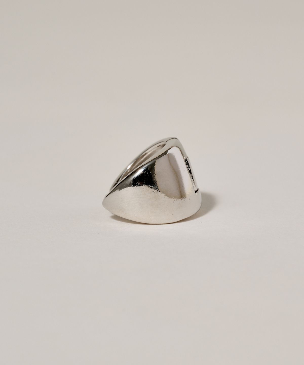 노비스도쿄(NOVICE TOKYO) 힌지 삼각 피어스 Hinged Triangle Pierce / Silver