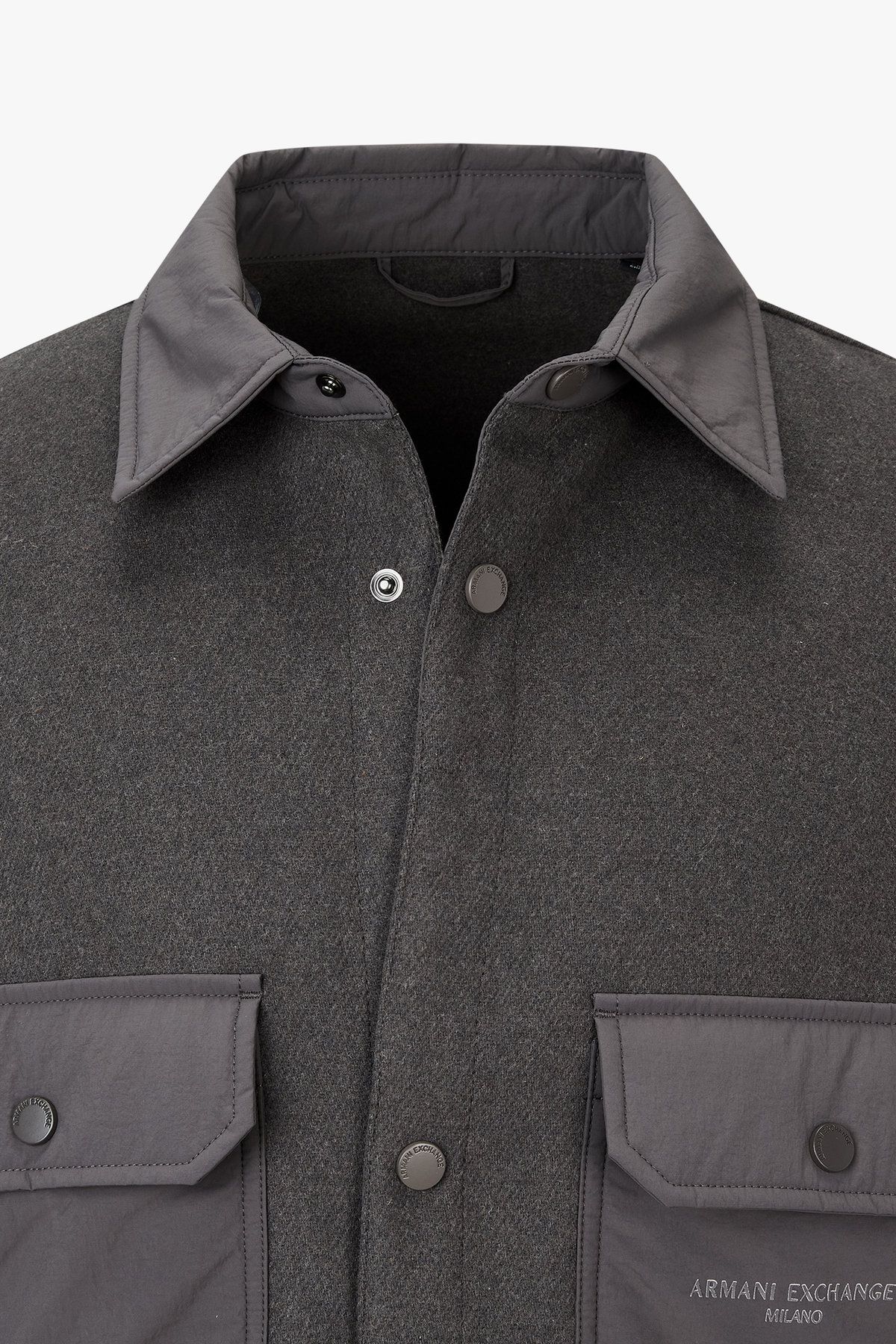 아르마니 익스체인지(ARMANI EXCHANGE) 남성 나일론 패치 포켓 셔츠 자켓_다크 그레이 A415310008