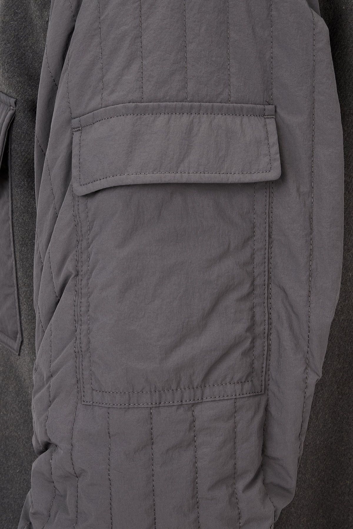 아르마니 익스체인지(ARMANI EXCHANGE) 남성 나일론 패치 포켓 셔츠 자켓_다크 그레이 A415310008