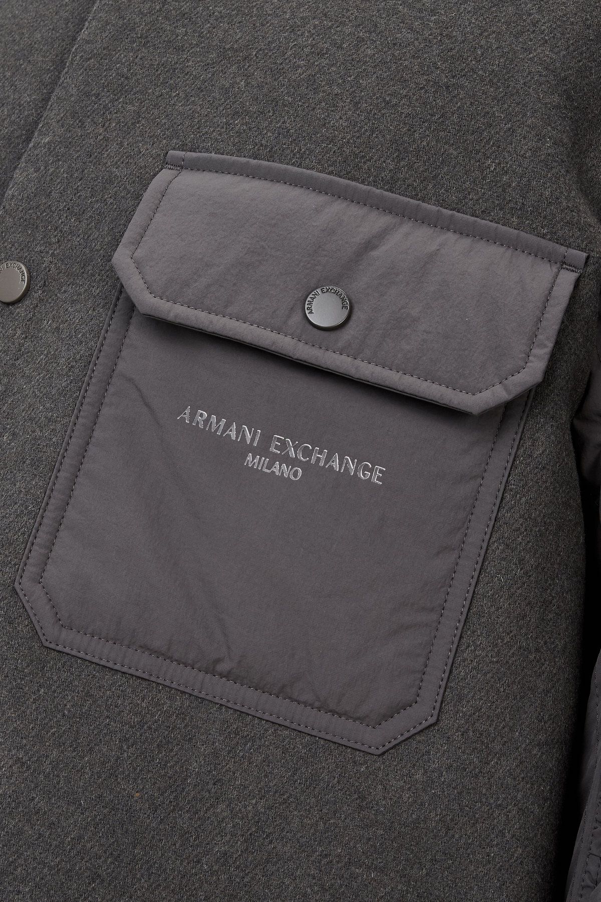 아르마니 익스체인지(ARMANI EXCHANGE) 남성 나일론 패치 포켓 셔츠 자켓_다크 그레이 A415310008