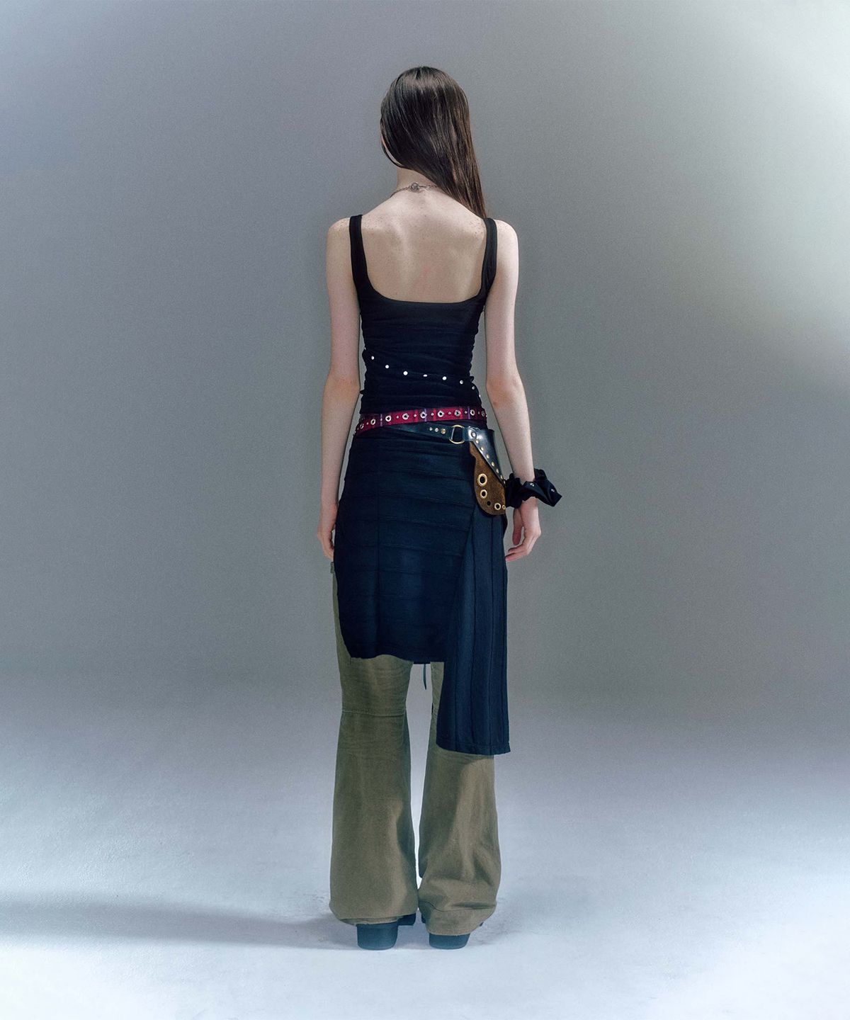 베이컨트 아카이브(VACANT ARCHIVE) JADEY SLEEVELESS LONG ONE-PIECE (2COLOR)