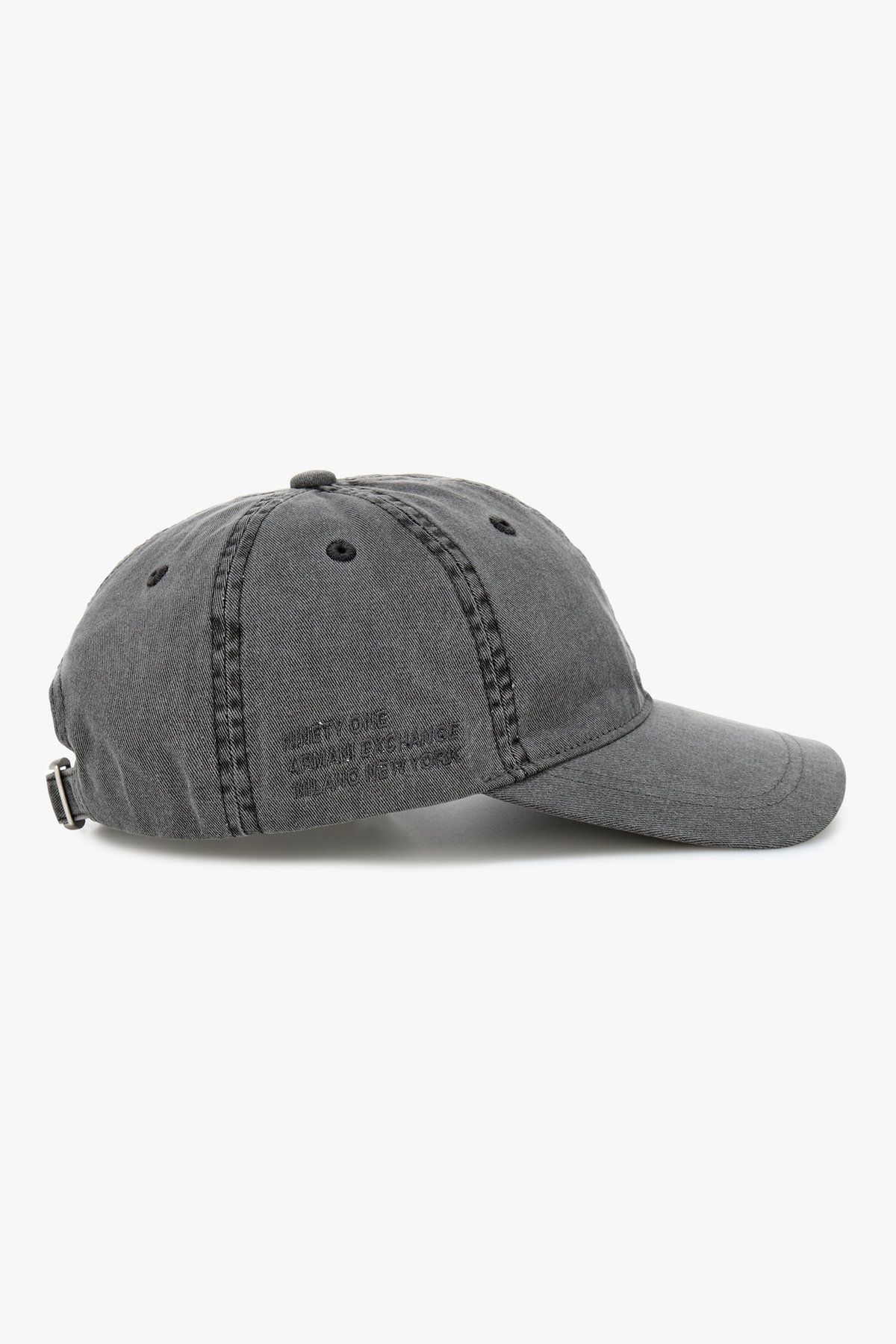 아르마니 익스체인지(ARMANI EXCHANGE) 남성 로고 패치 데님 베이스볼 캡_다크 그레이 A415372001