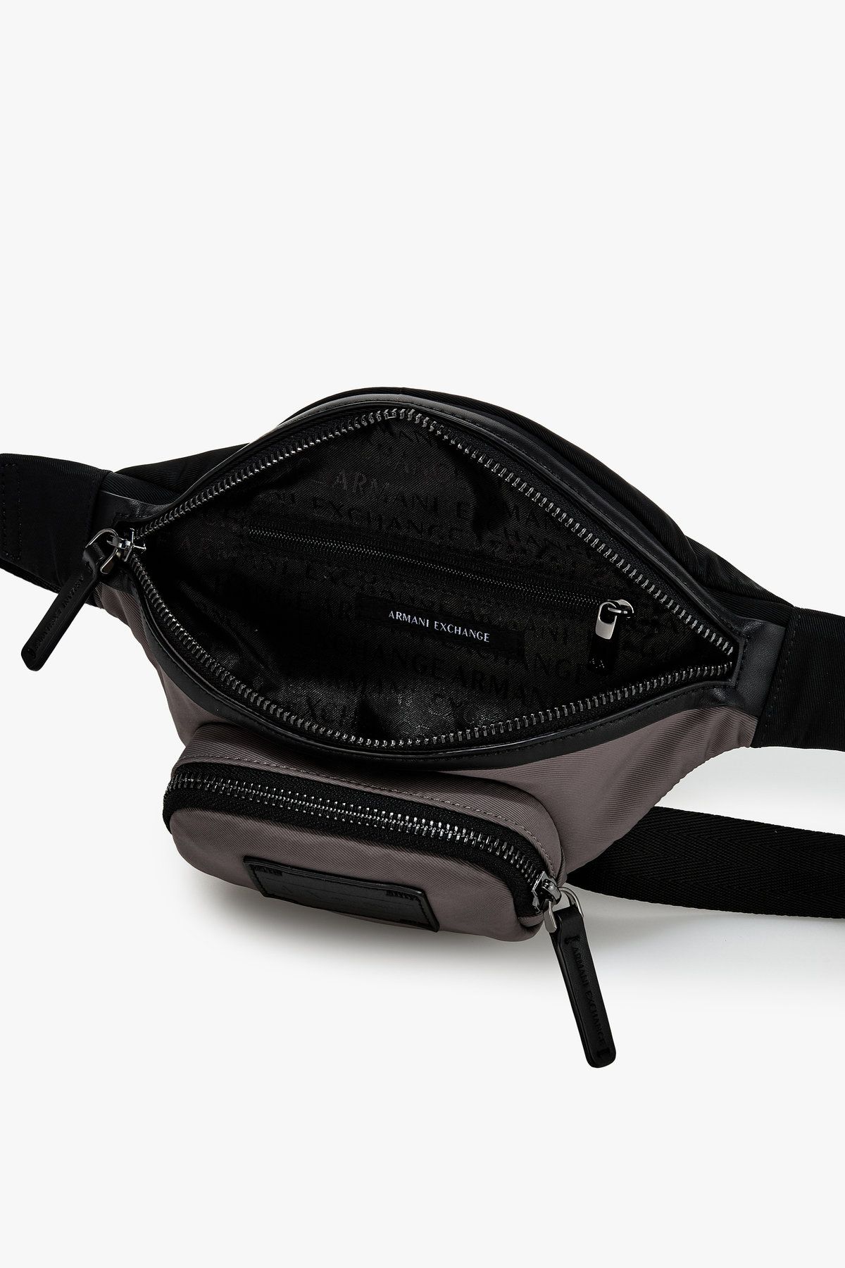 아르마니 익스체인지(ARMANI EXCHANGE) 남성 로고 패치 폴리 벨트백_다크 그레이 A415370005