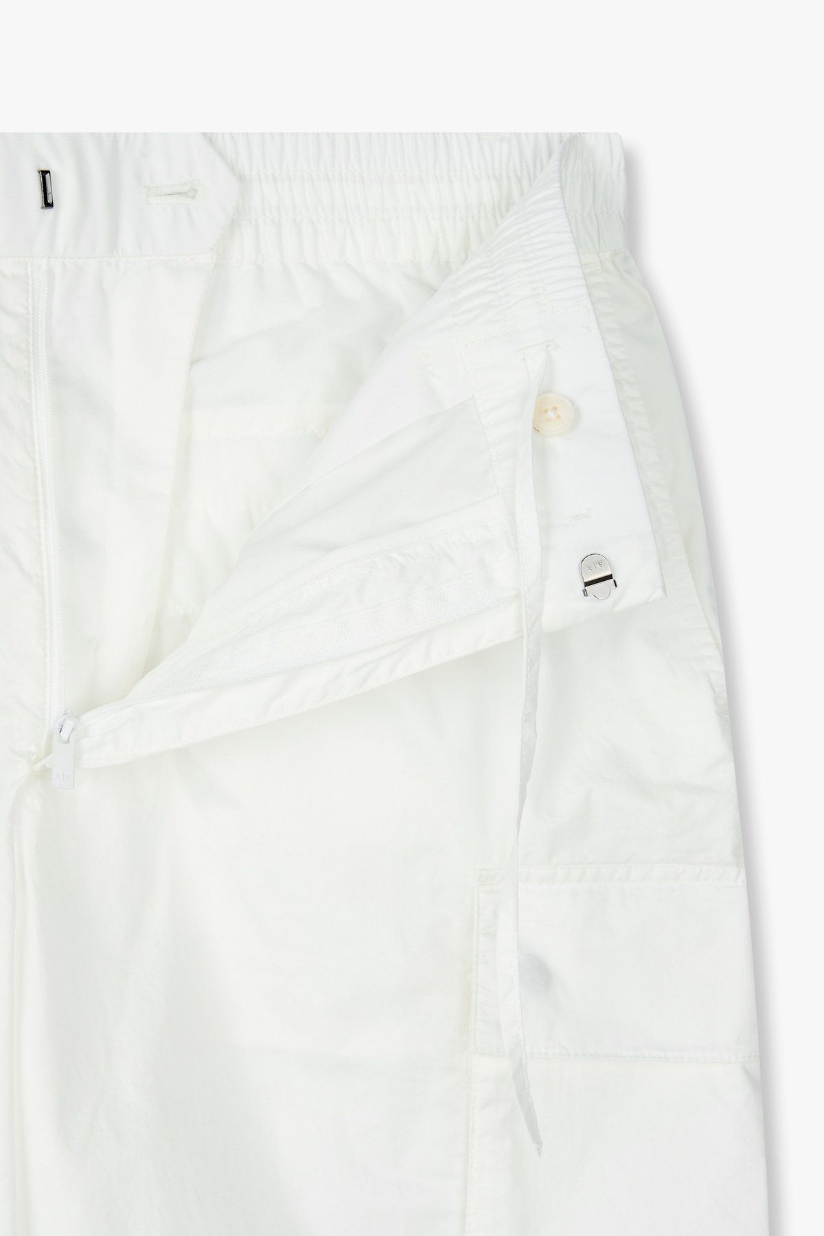 아르마니 익스체인지(ARMANI EXCHANGE) 남성 코튼 드로스트링 카고 쇼츠_화이트 A415342002