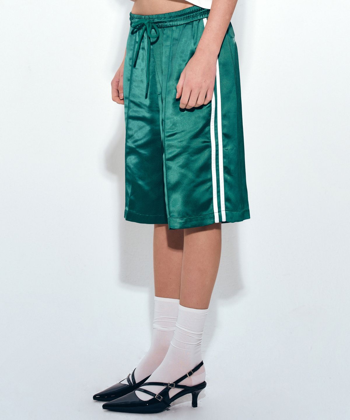 닉앤니콜(NICK&NICOLE) DOUBLE LINE SATIN HALF PANTS_GREEN