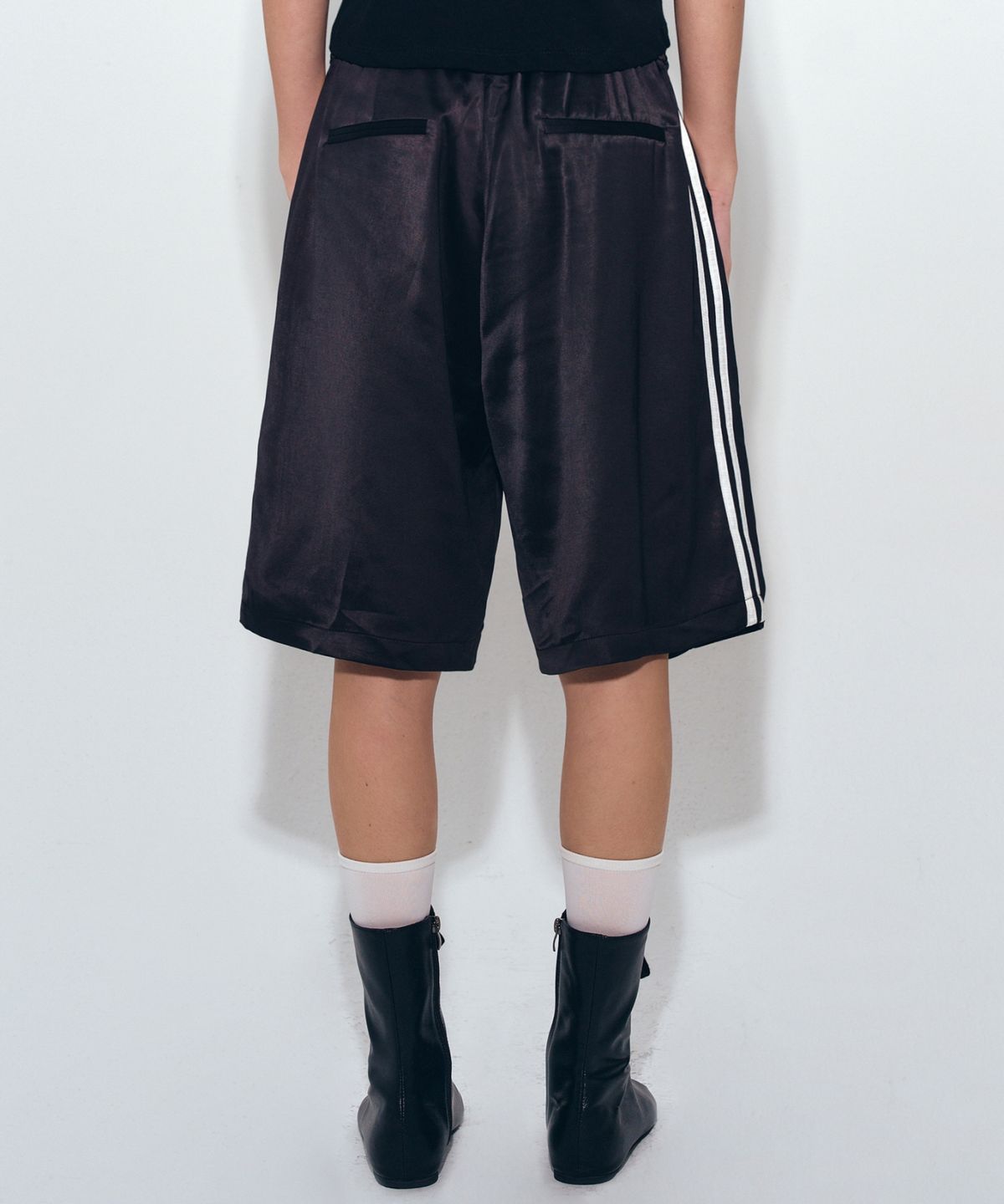 닉앤니콜(NICK&NICOLE) DOUBLE LINE SATIN HALF PANTS_BLACK