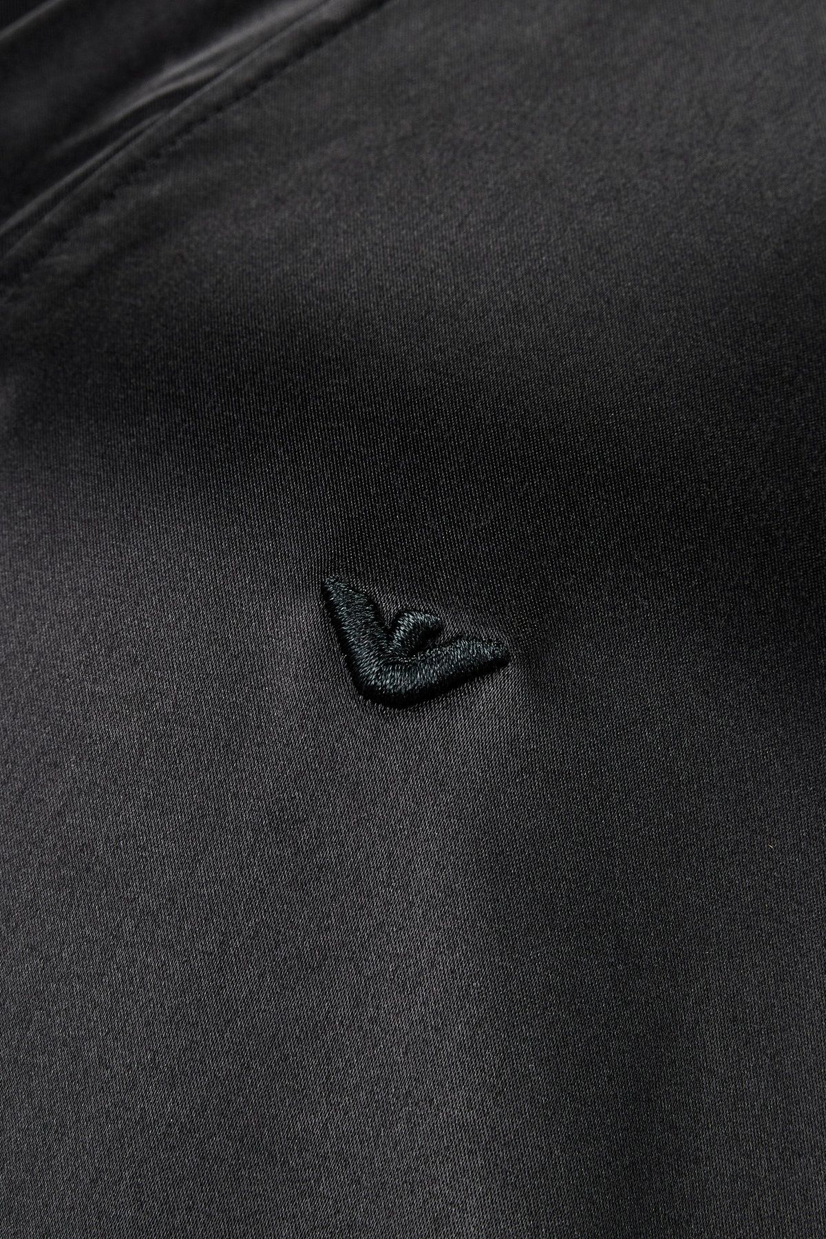 엠포리오 아르마니 언더웨어(EMPORIO ARMANI UNDERWEAR) 여성 글로시 스트레치 드레싱 가운_블랙 0825341501