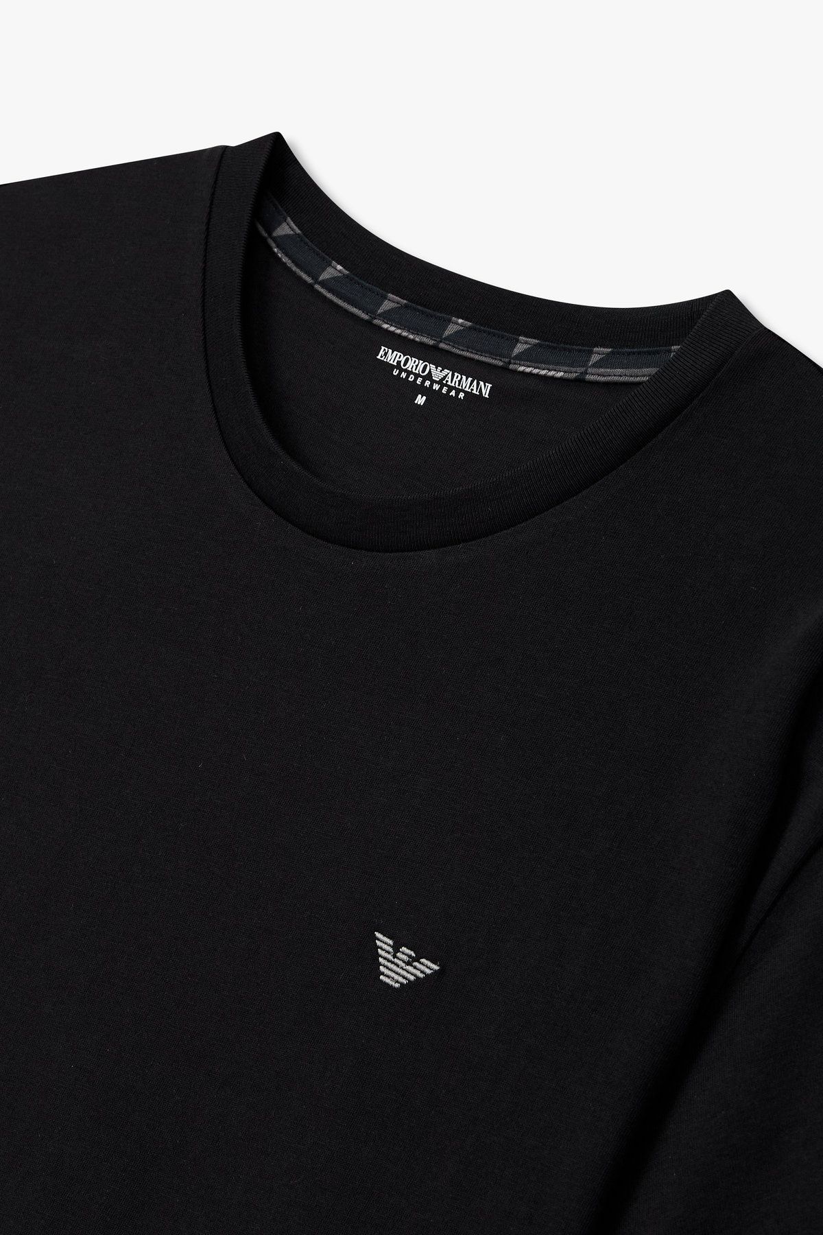 엠포리오 아르마니 언더웨어(EMPORIO ARMANI UNDERWEAR) 남성 이글 자수 숏 슬리브 라운지 티셔츠_블랙 0815334003