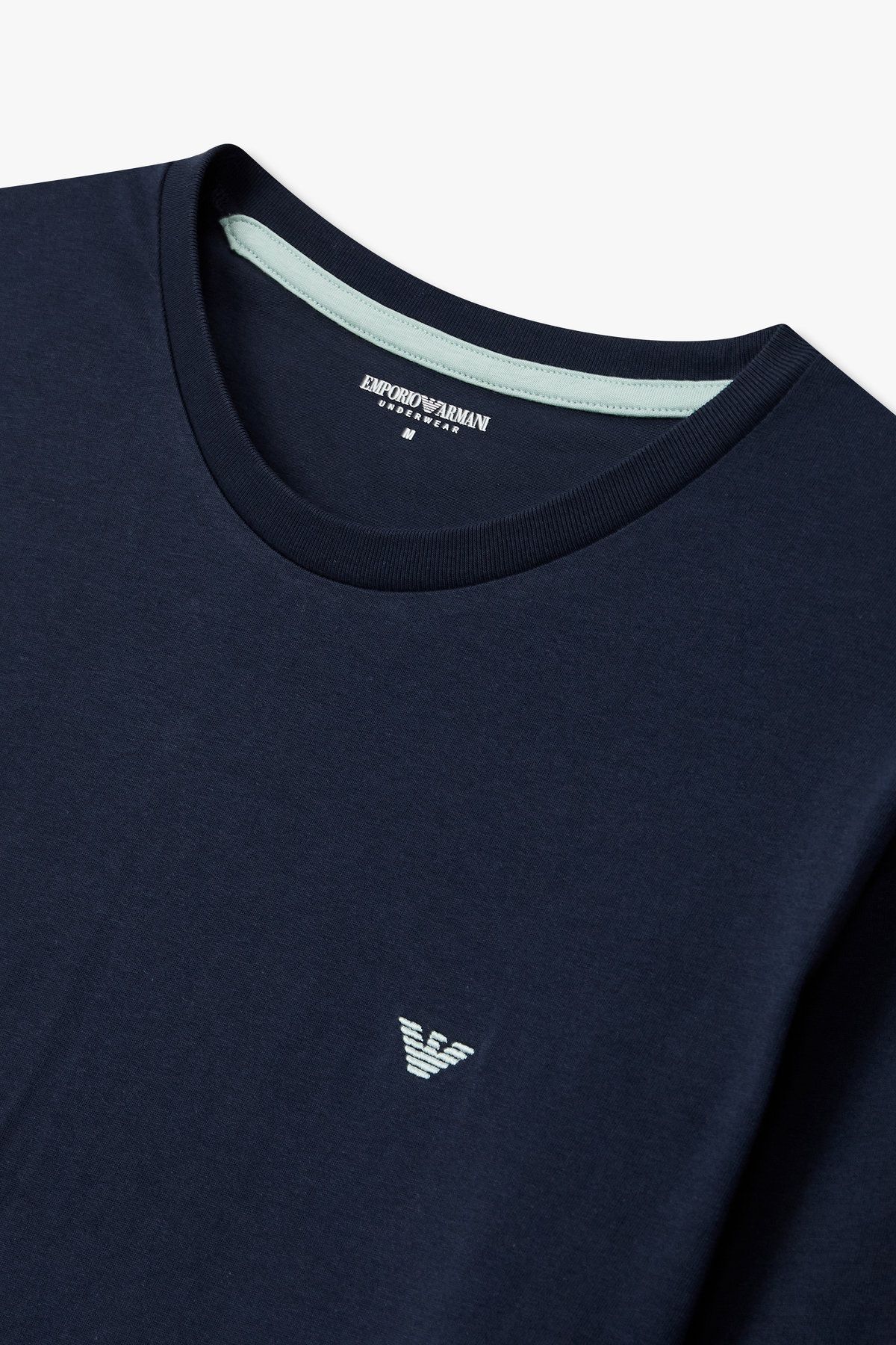 엠포리오 아르마니 언더웨어(EMPORIO ARMANI UNDERWEAR) 남성 이글 자수 롱 슬리브 라운지 티셔츠_네이비 0815336005