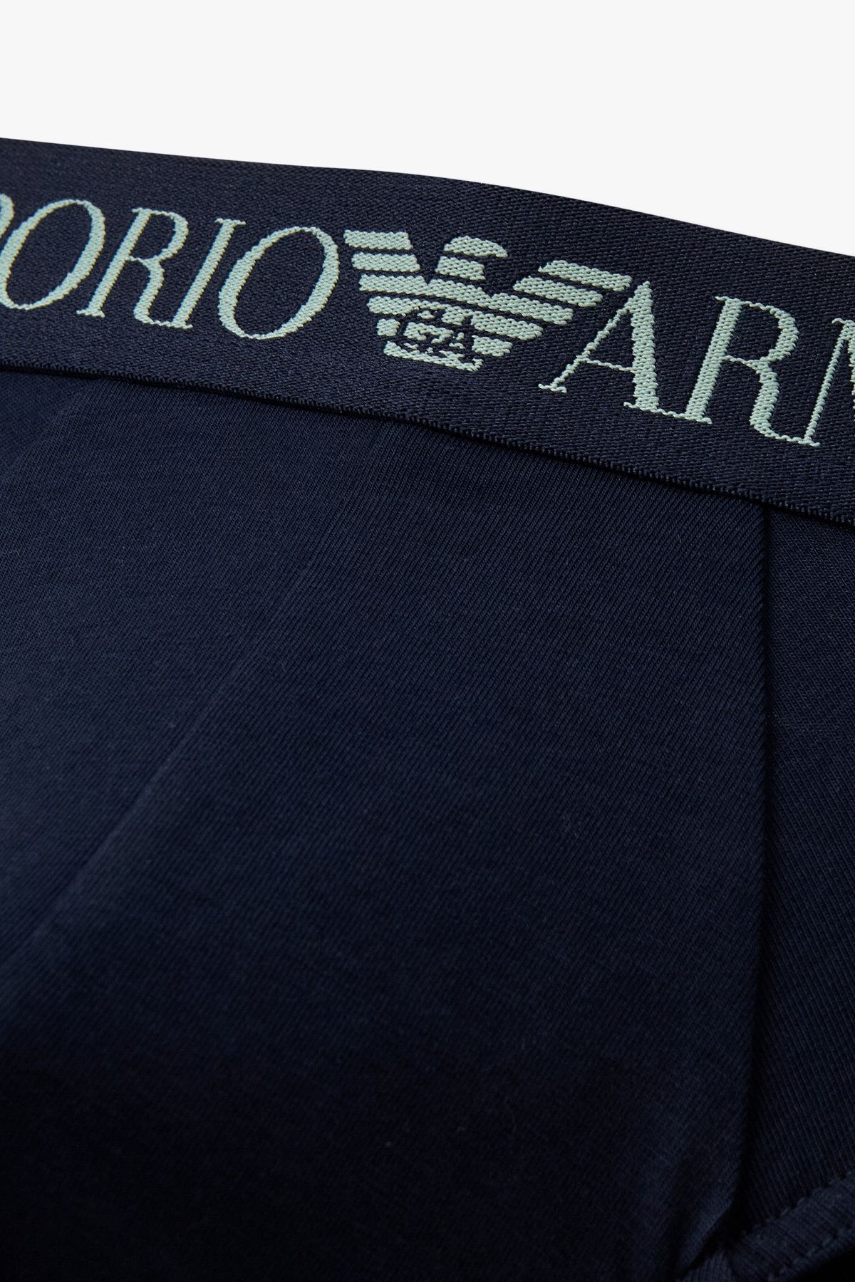엠포리오 아르마니 언더웨어(EMPORIO ARMANI UNDERWEAR) 남성 로고 밴딩 솔리드 코튼 브리프_네이비 0815311034